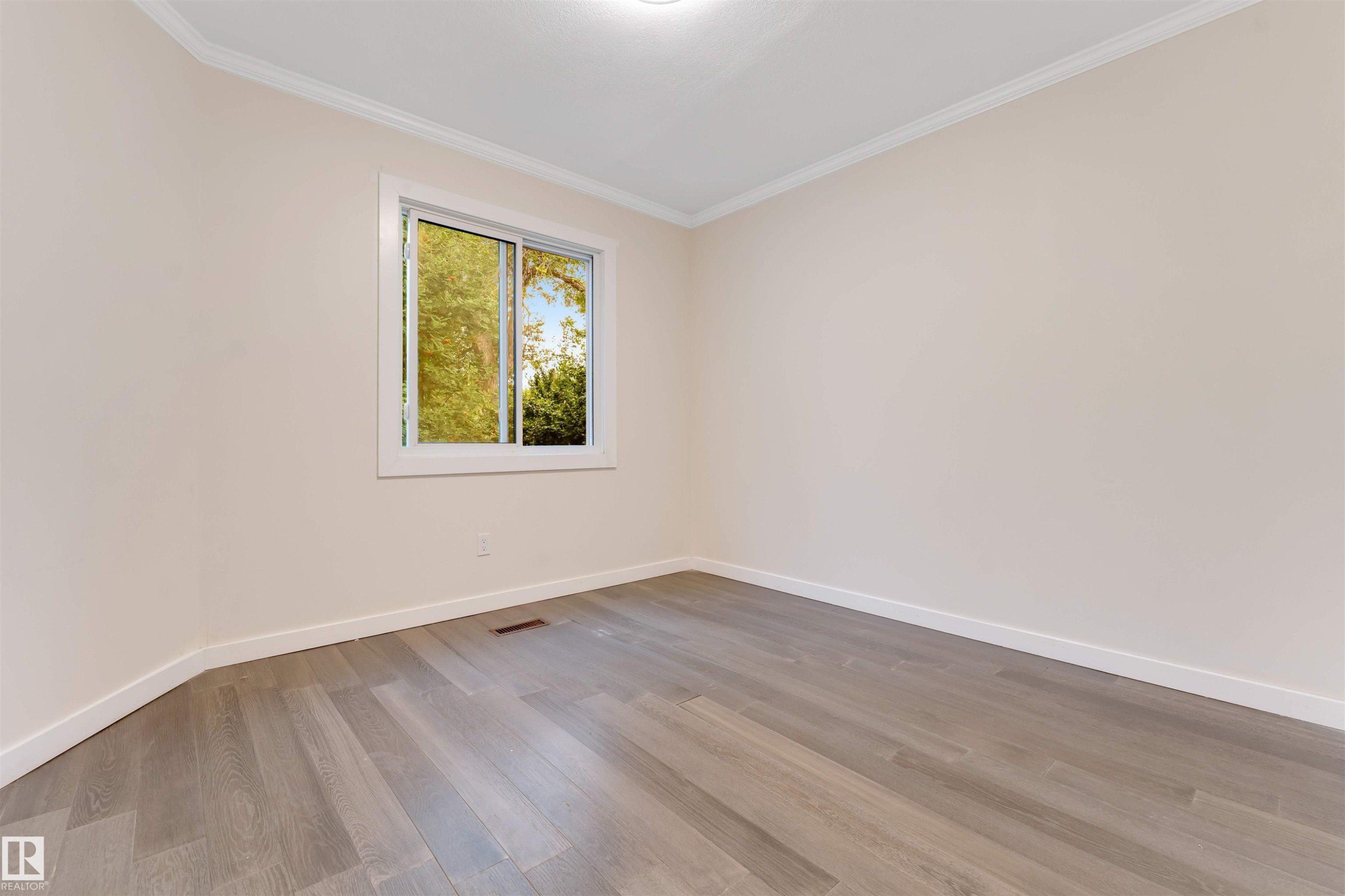 12105 87 Street Nw, Edmonton, AB - Indoor Photo Showing Other Room