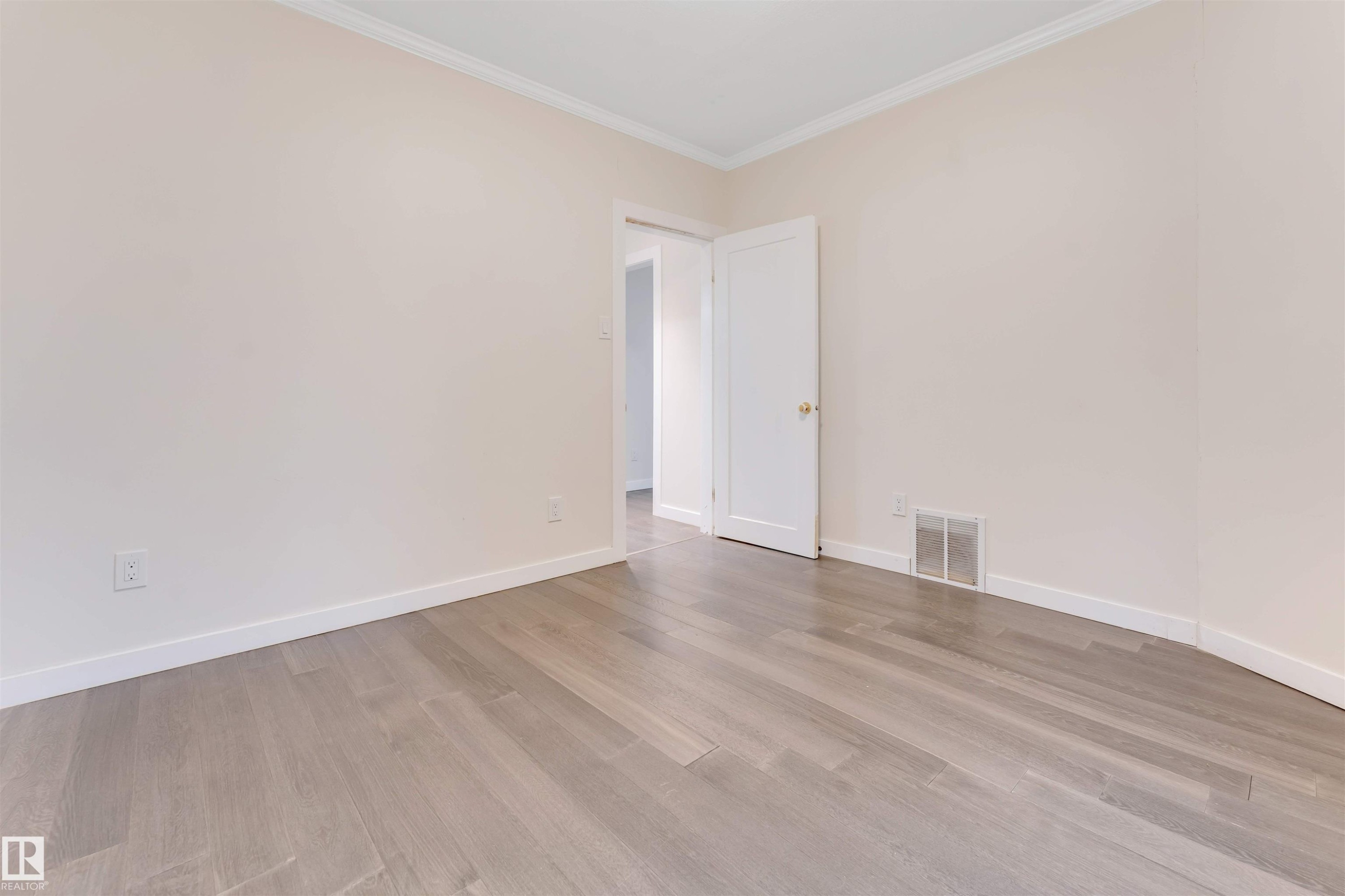 12105 87 Street Nw, Edmonton, AB - Indoor Photo Showing Other Room