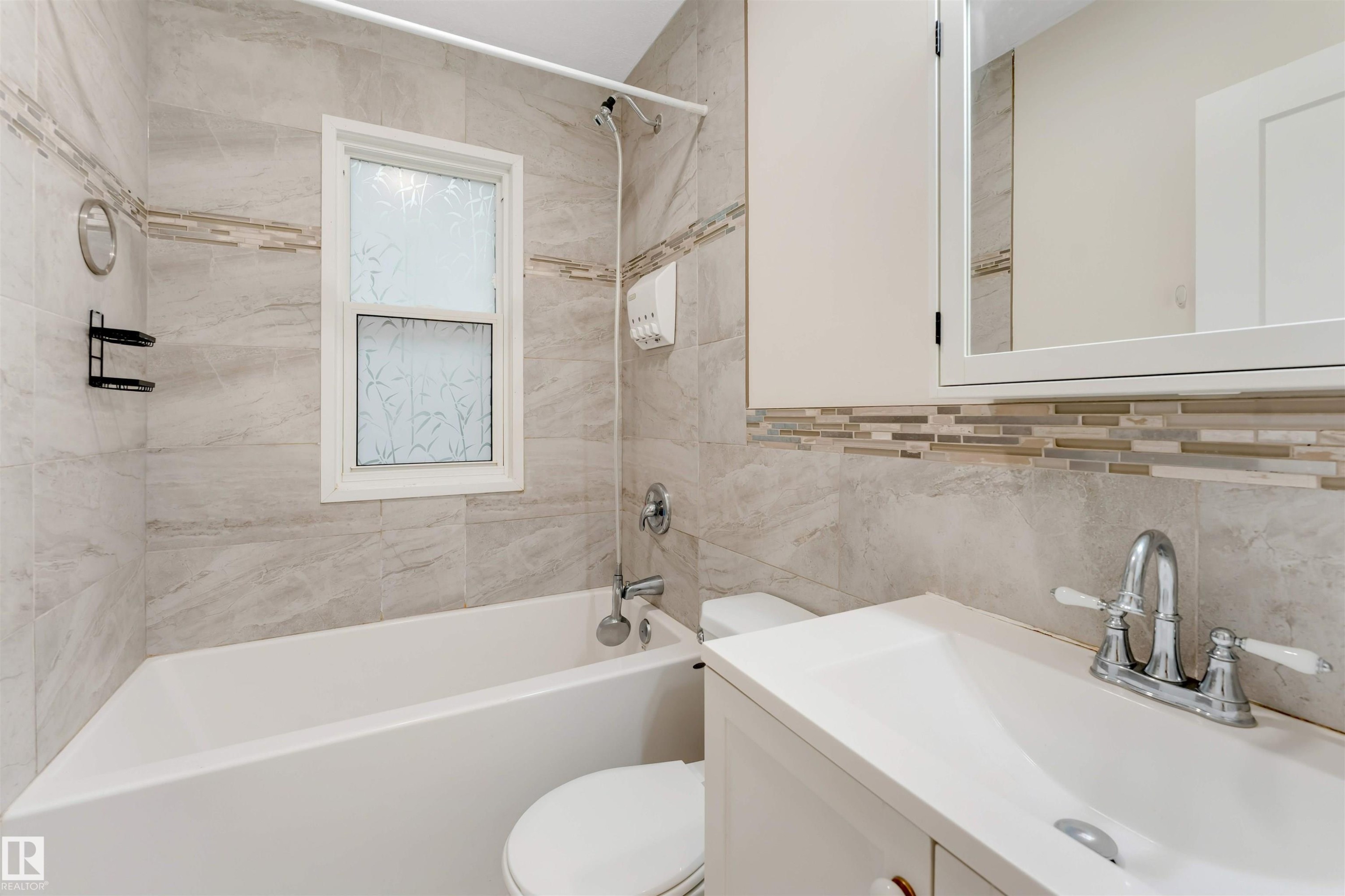 12105 87 Street Nw, Edmonton, AB - Indoor Photo Showing Bathroom