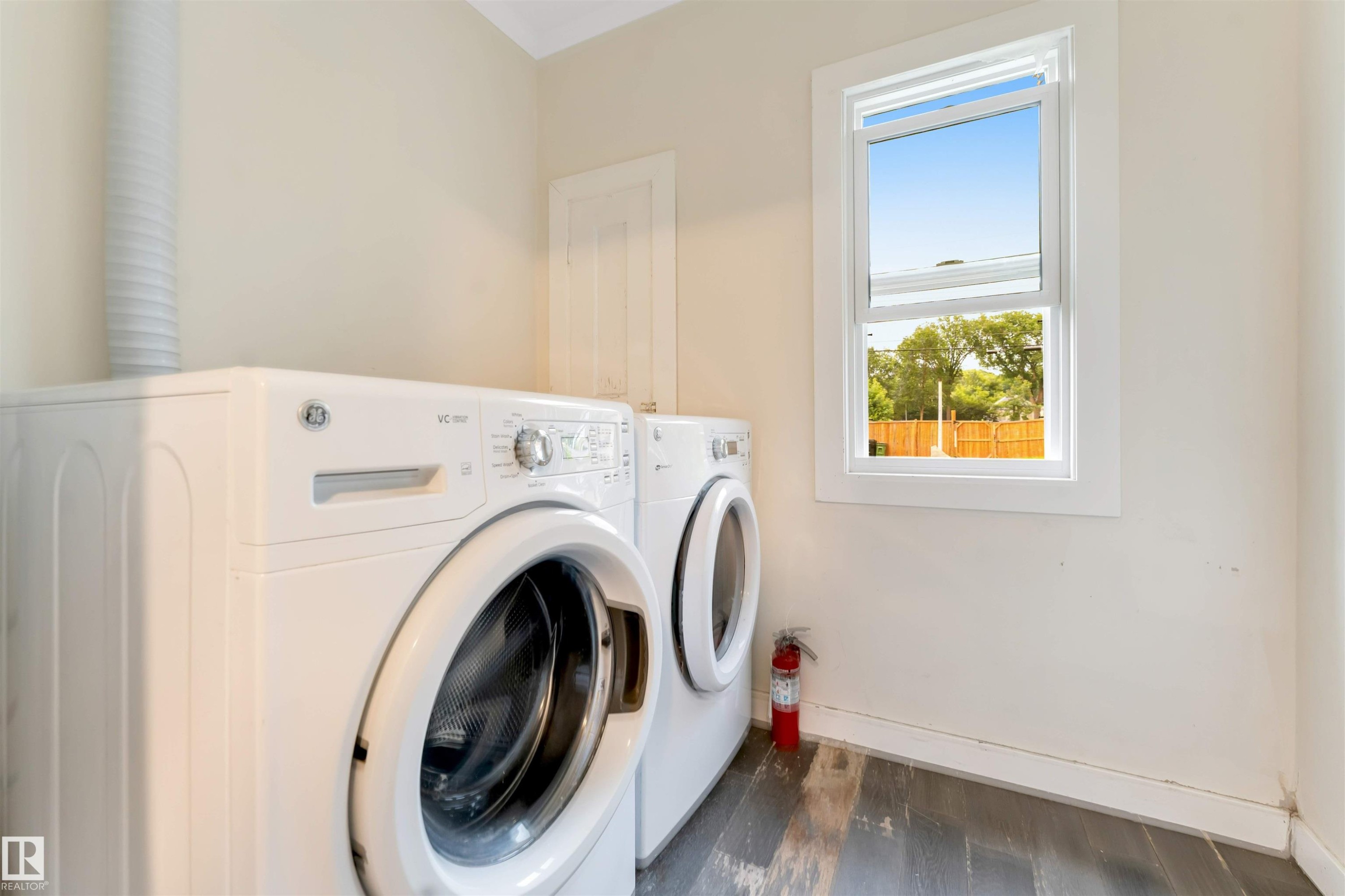 12105 87 Street Nw, Edmonton, AB - Indoor Photo Showing Laundry Room