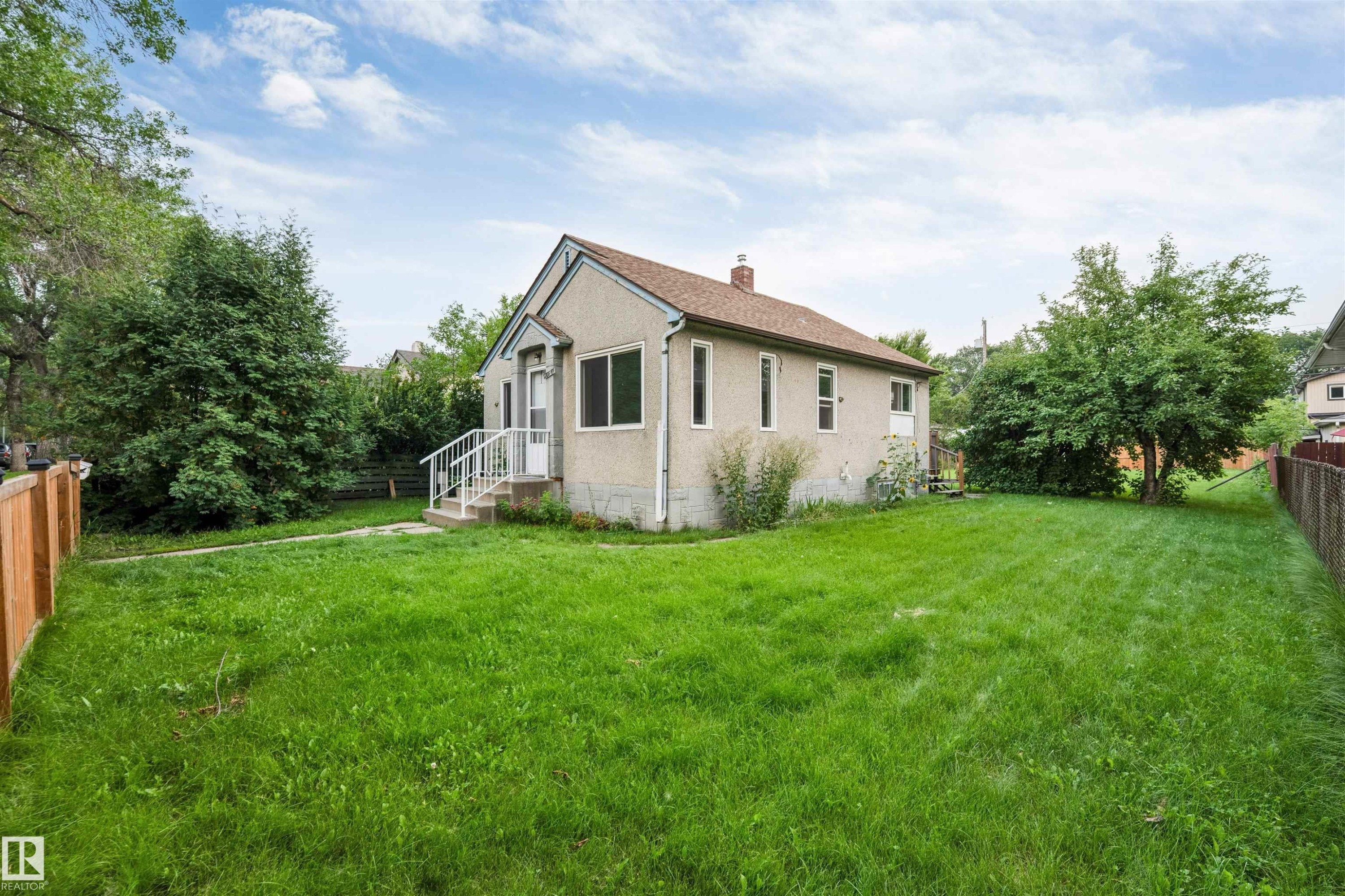 12105 87 Street Nw, Edmonton, AB - Outdoor