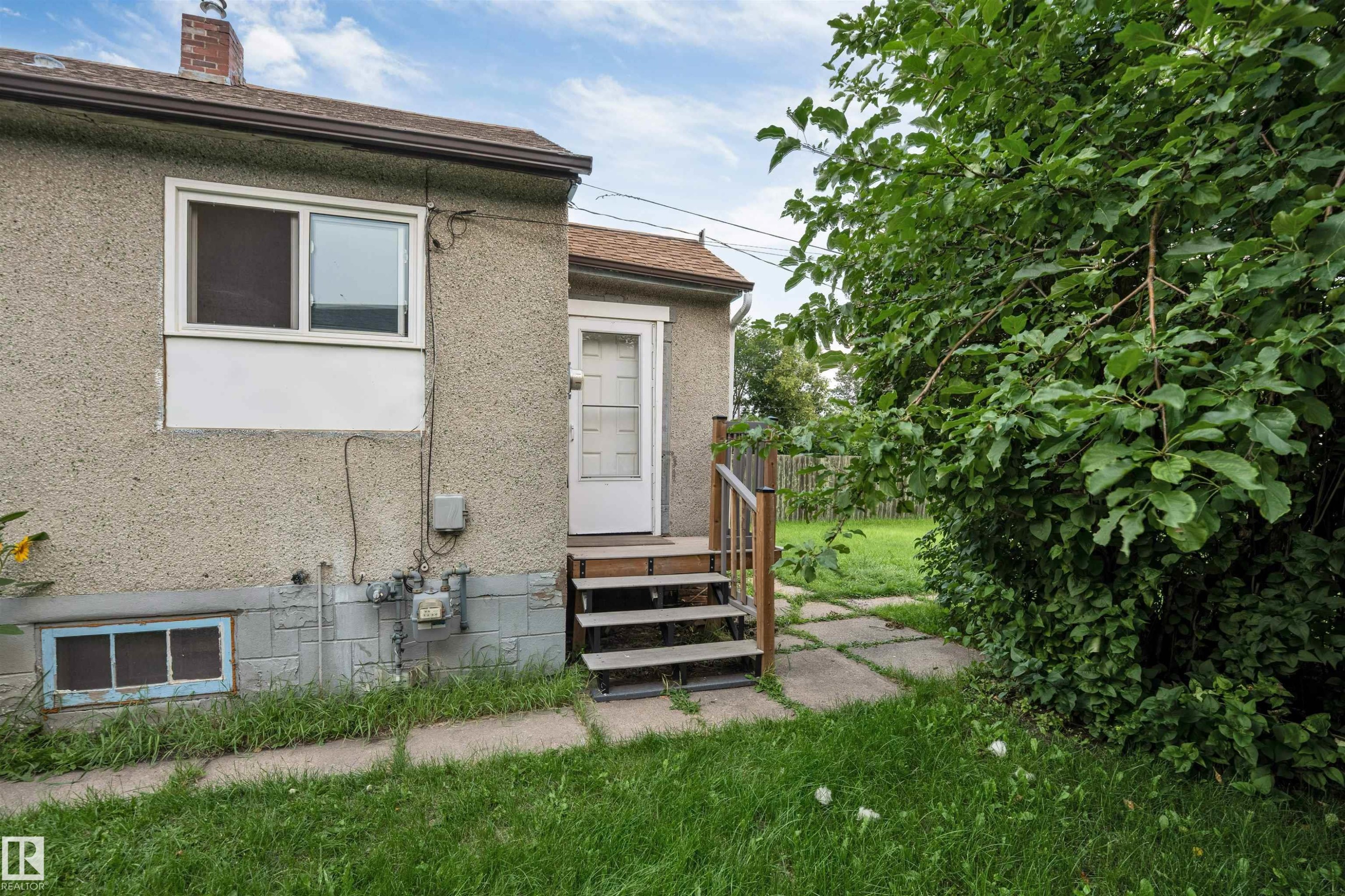 12105 87 Street Nw, Edmonton, AB - Outdoor