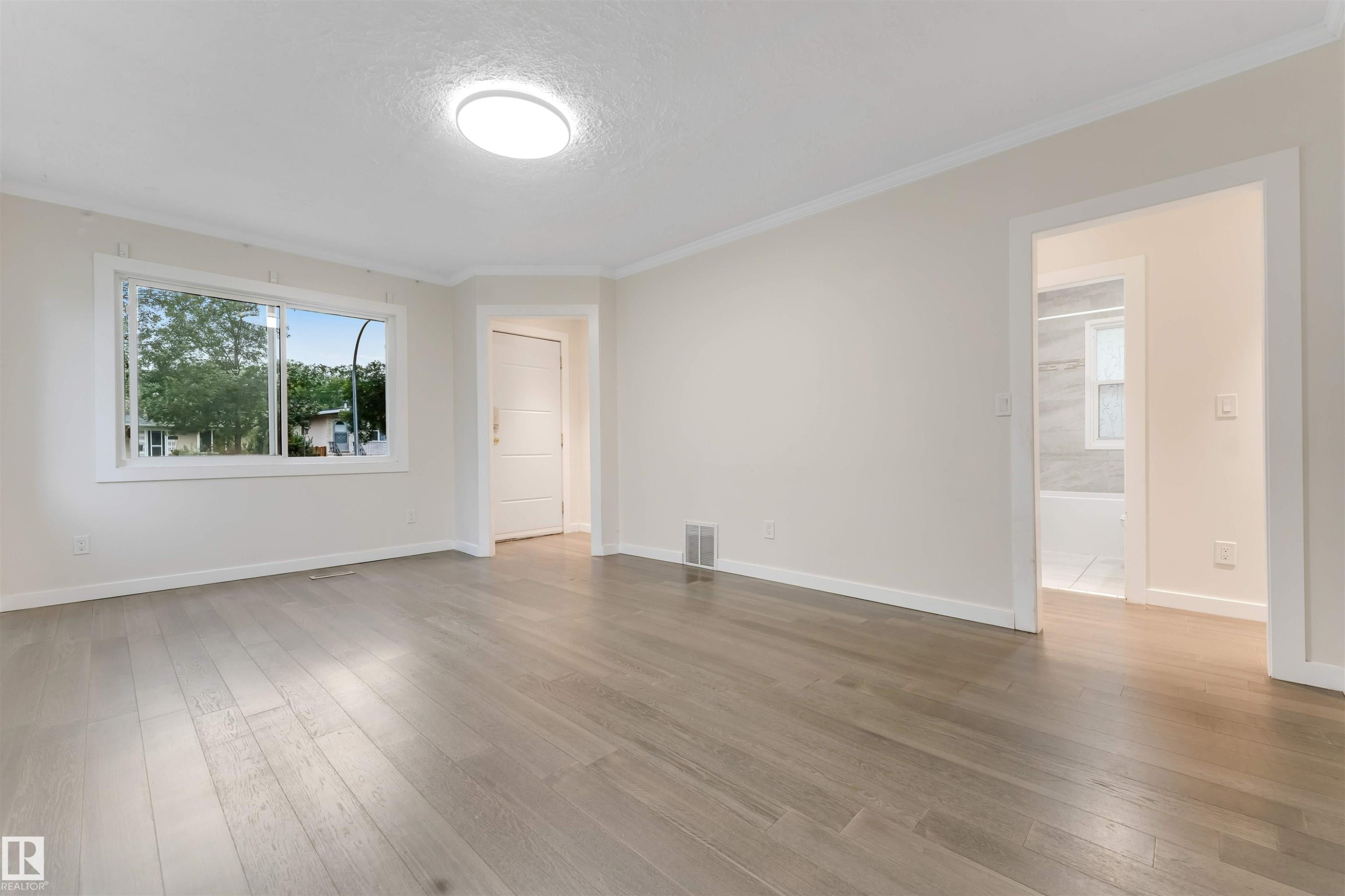 12105 87 Street Nw, Edmonton, AB - Indoor Photo Showing Living Room