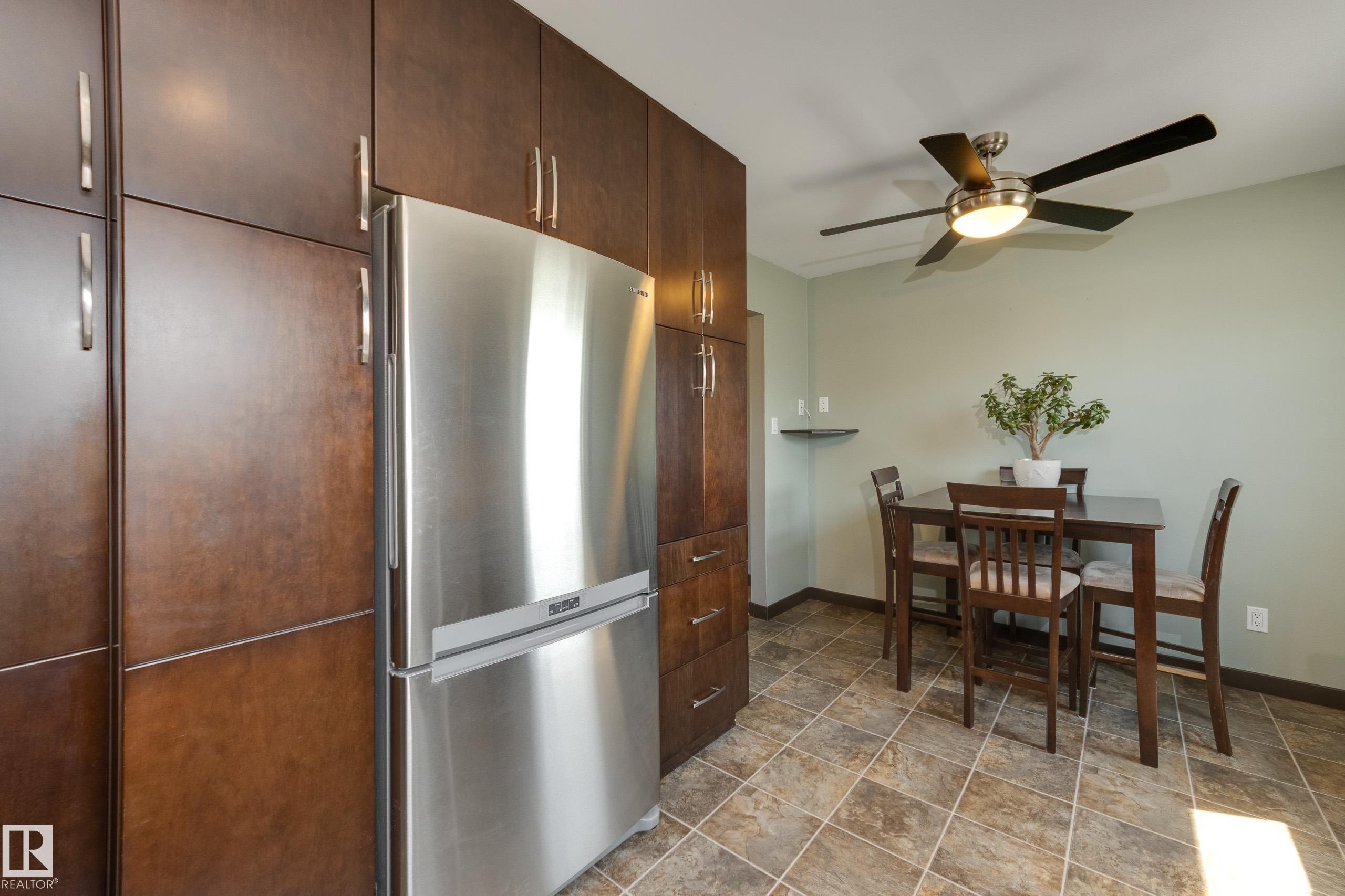8003 136 Avenue Nw, Edmonton, AB - Indoor