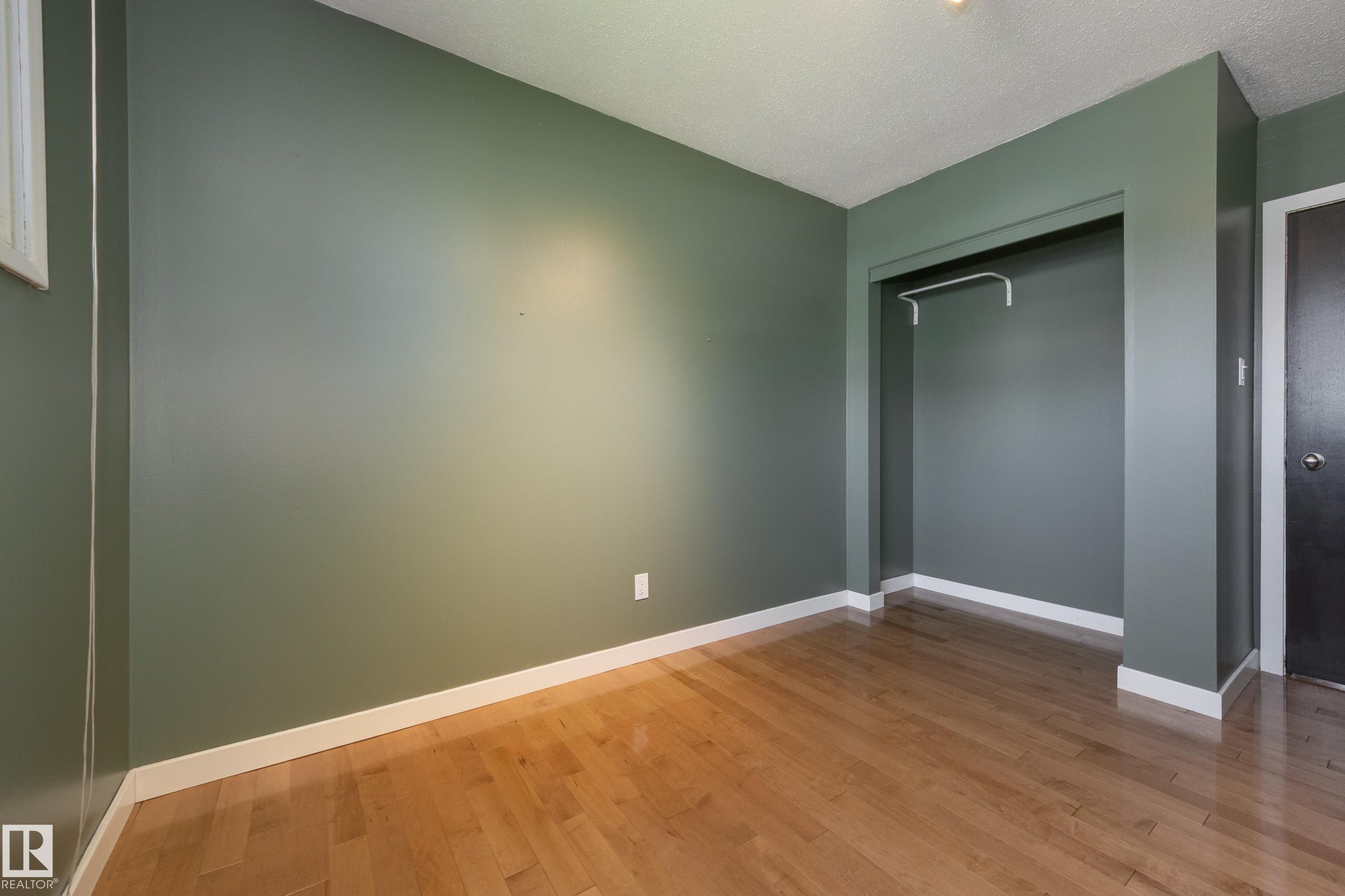 8003 136 Avenue Nw, Edmonton, AB - Indoor Photo Showing Other Room