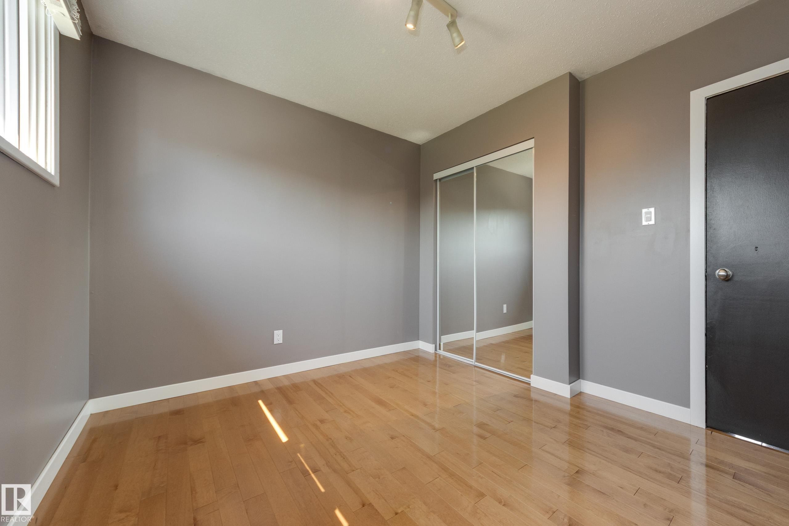 8003 136 Avenue Nw, Edmonton, AB - Indoor Photo Showing Other Room