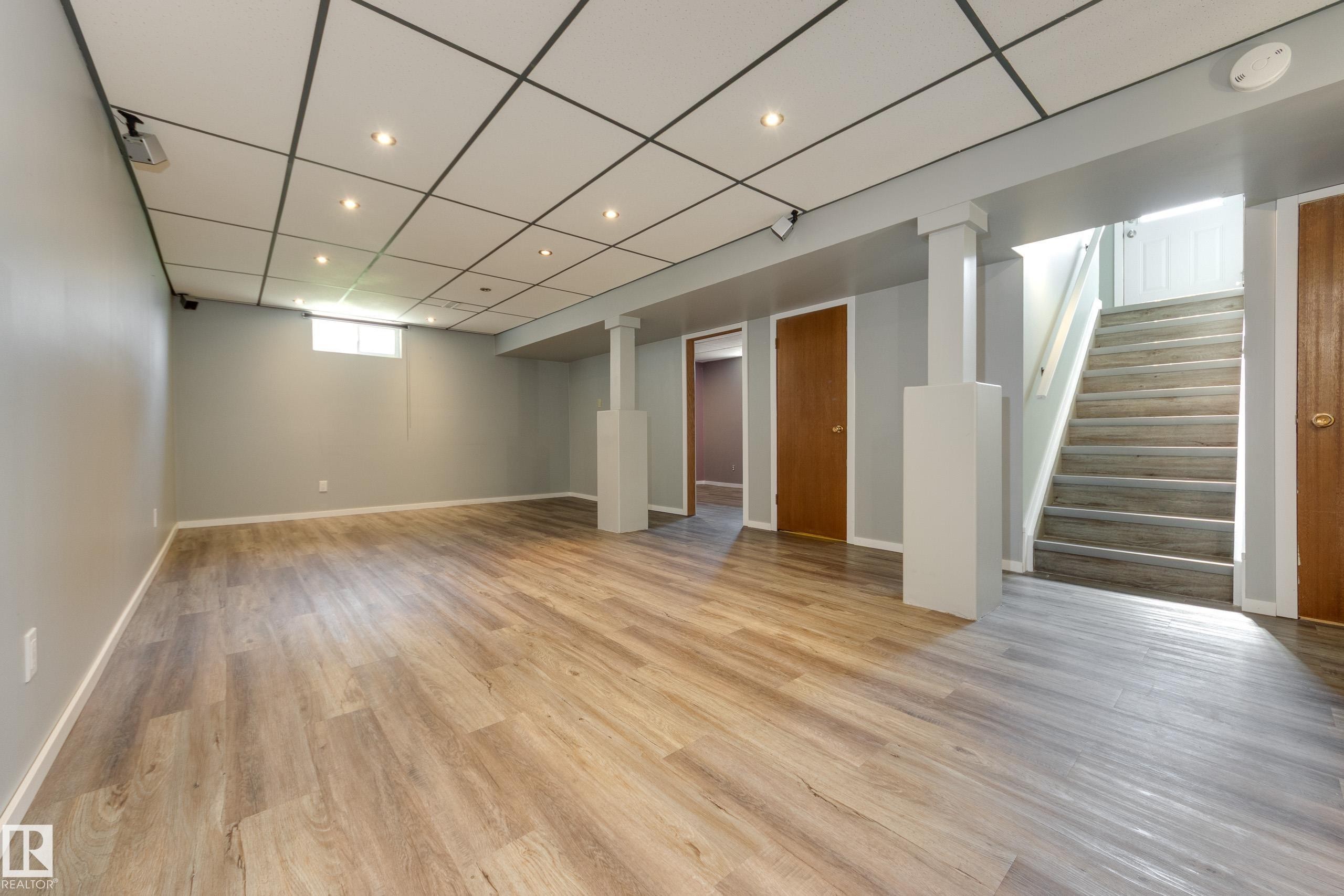 8003 136 Avenue Nw, Edmonton, AB - Indoor
