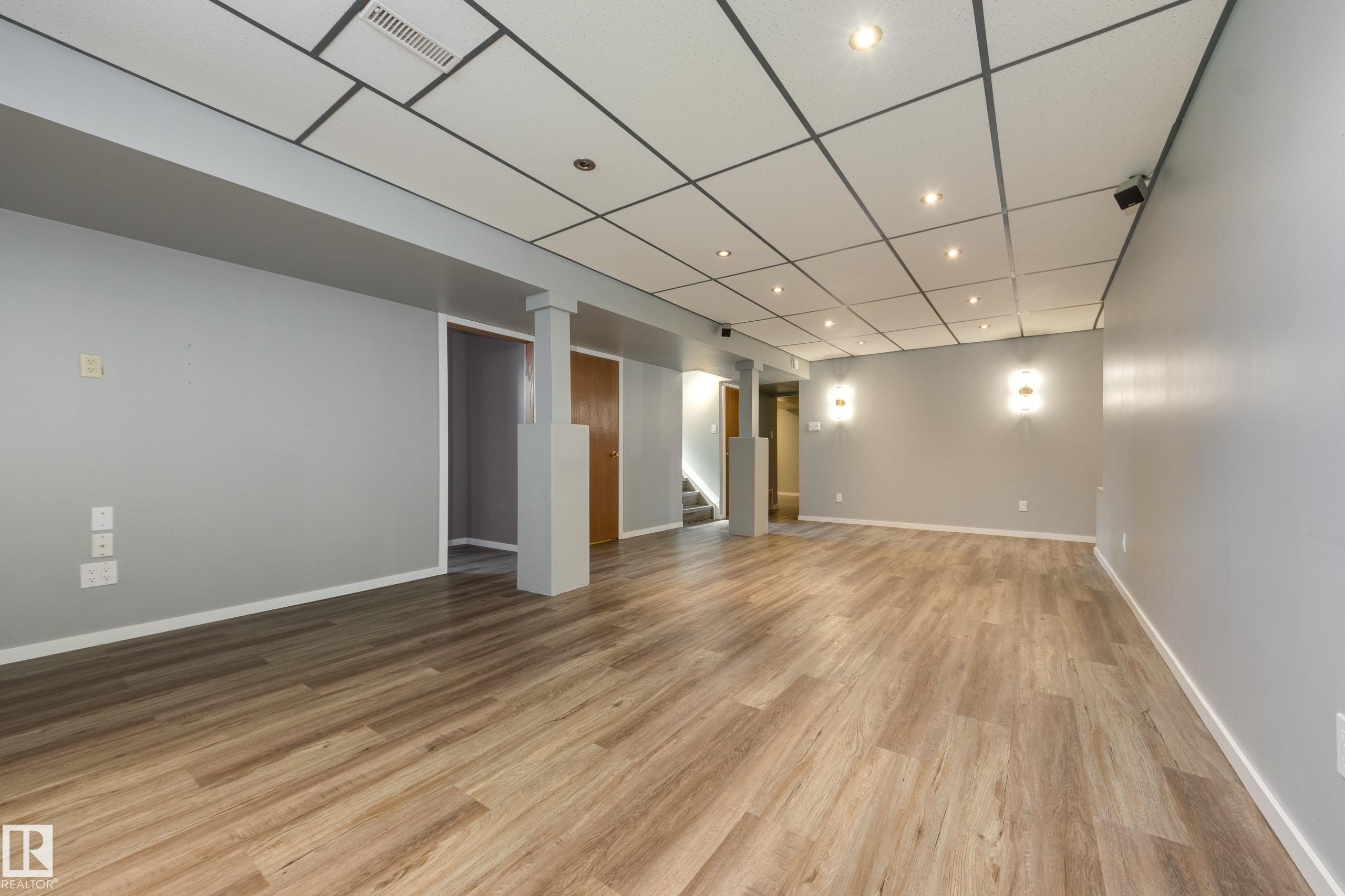 8003 136 Avenue Nw, Edmonton, AB - Indoor Photo Showing Other Room