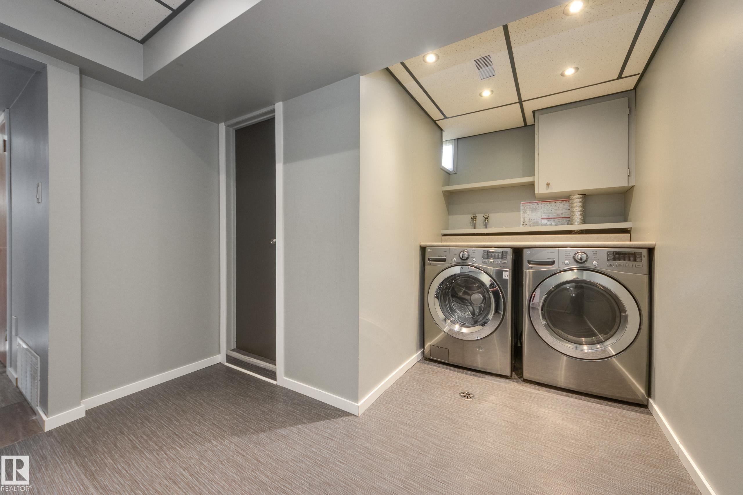 8003 136 Avenue Nw, Edmonton, AB - Indoor Photo Showing Laundry Room