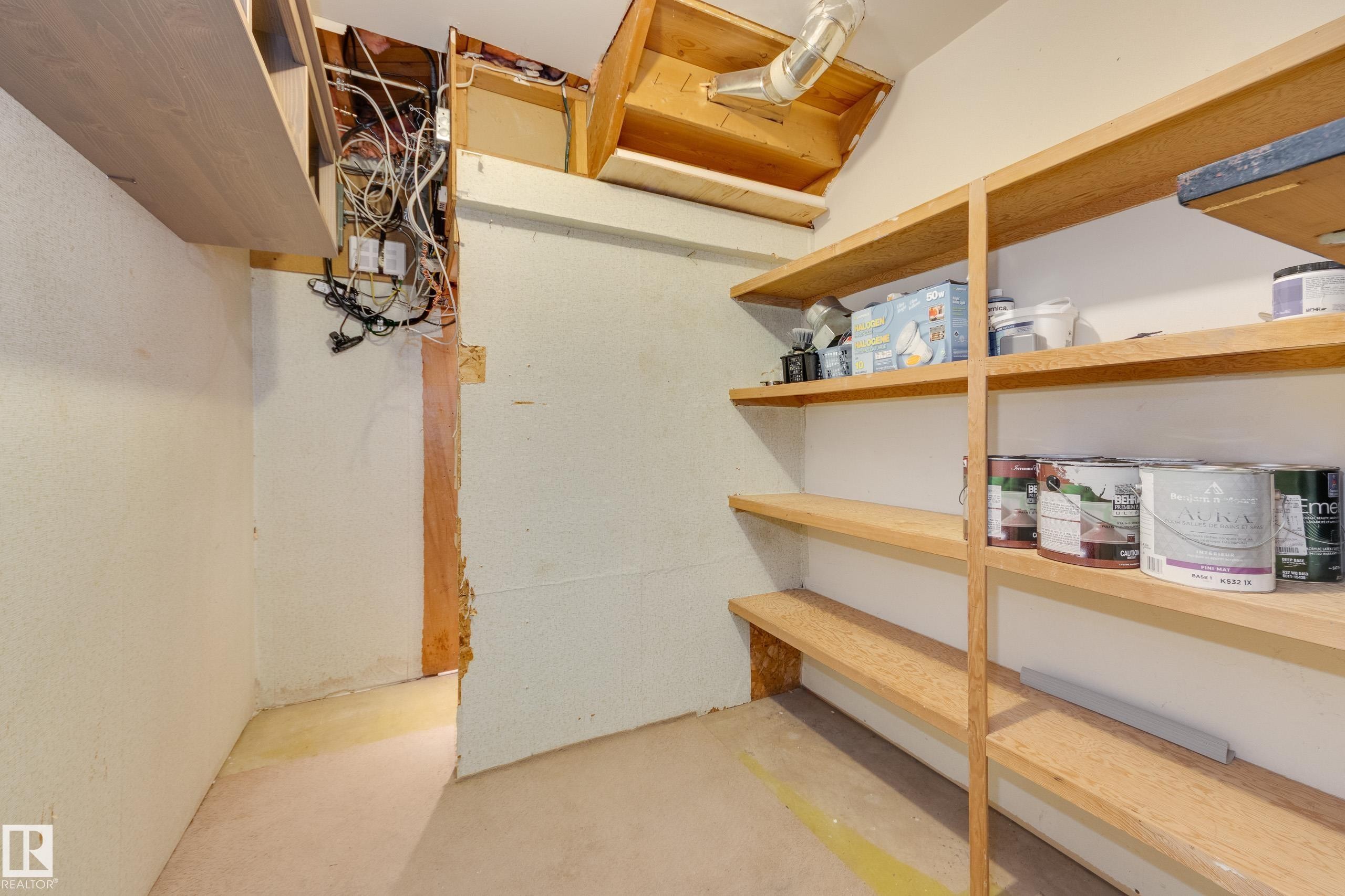 8003 136 Avenue Nw, Edmonton, AB - Indoor Photo Showing Other Room