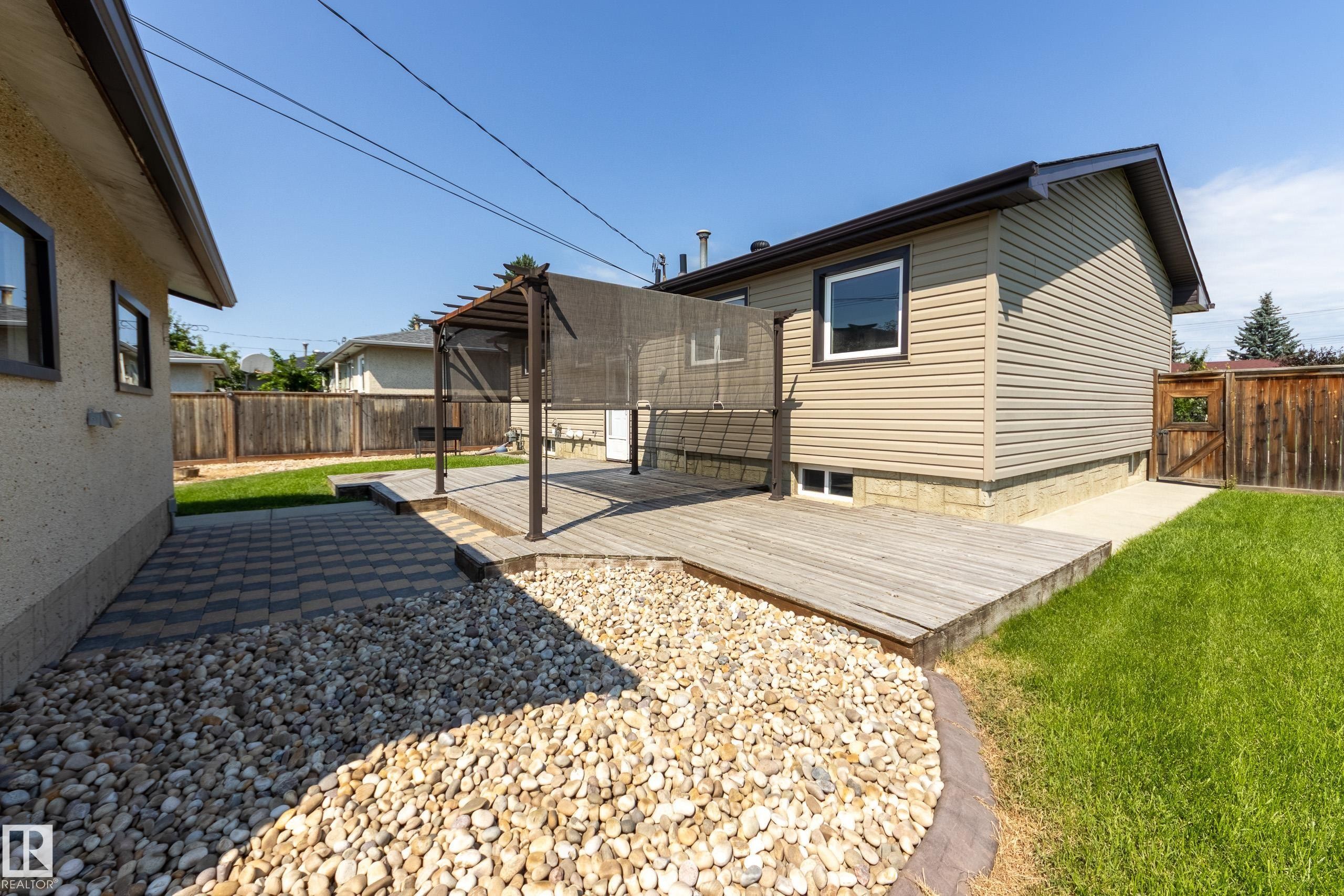 8003 136 Avenue Nw, Edmonton, AB - Outdoor With Exterior
