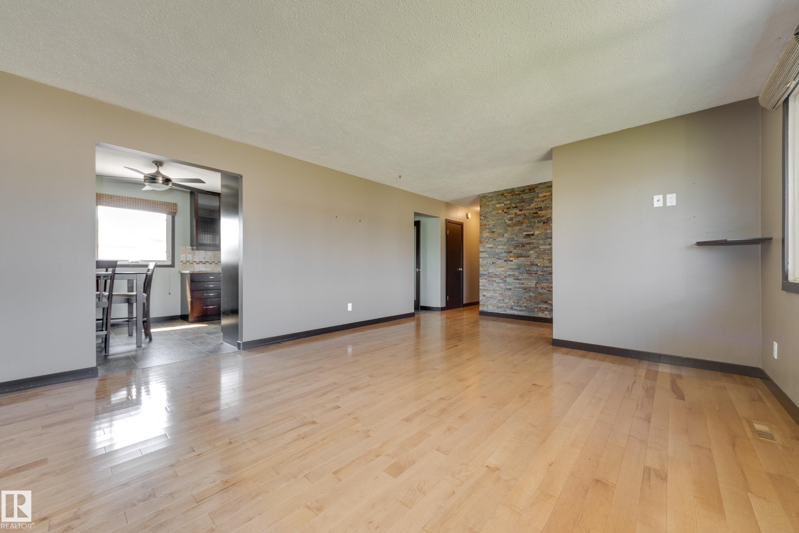8003 136 Avenue Nw, Edmonton, AB - Indoor