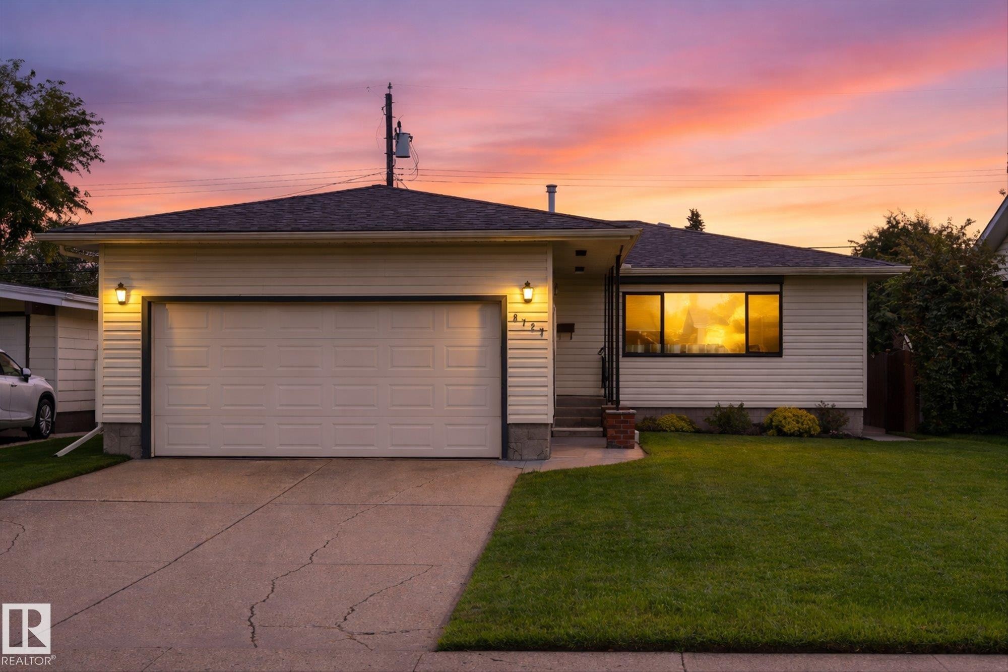 8727 73 Street Nw, Edmonton, AB - Outdoor