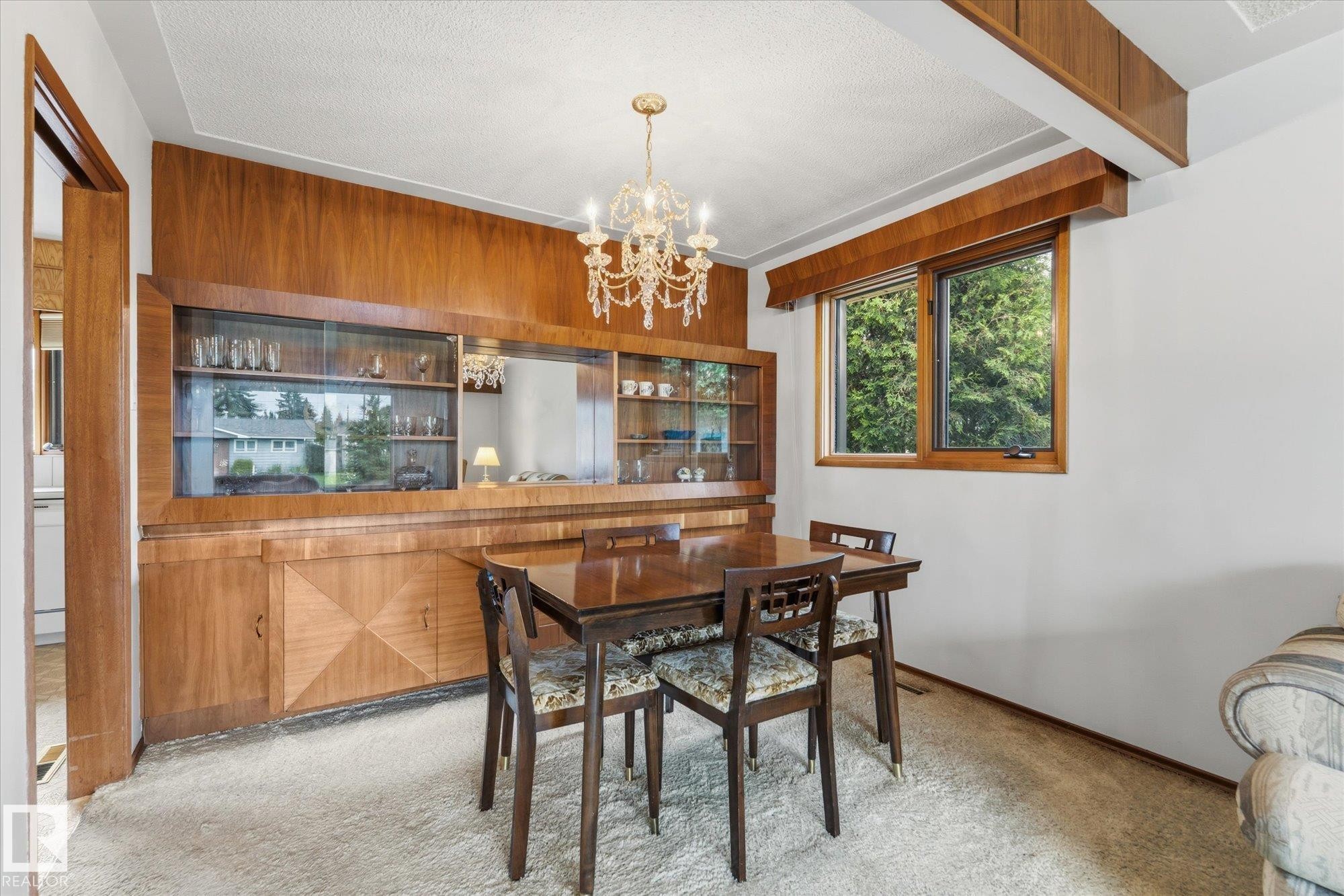 8727 73 Street Nw, Edmonton, AB - Indoor Photo Showing Dining Room