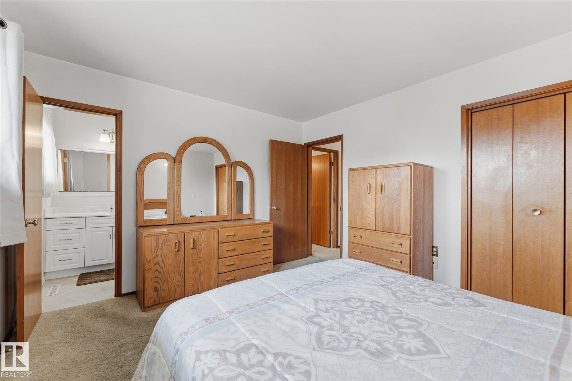 8727 73 Street Nw, Edmonton, AB - Indoor Photo Showing Bedroom