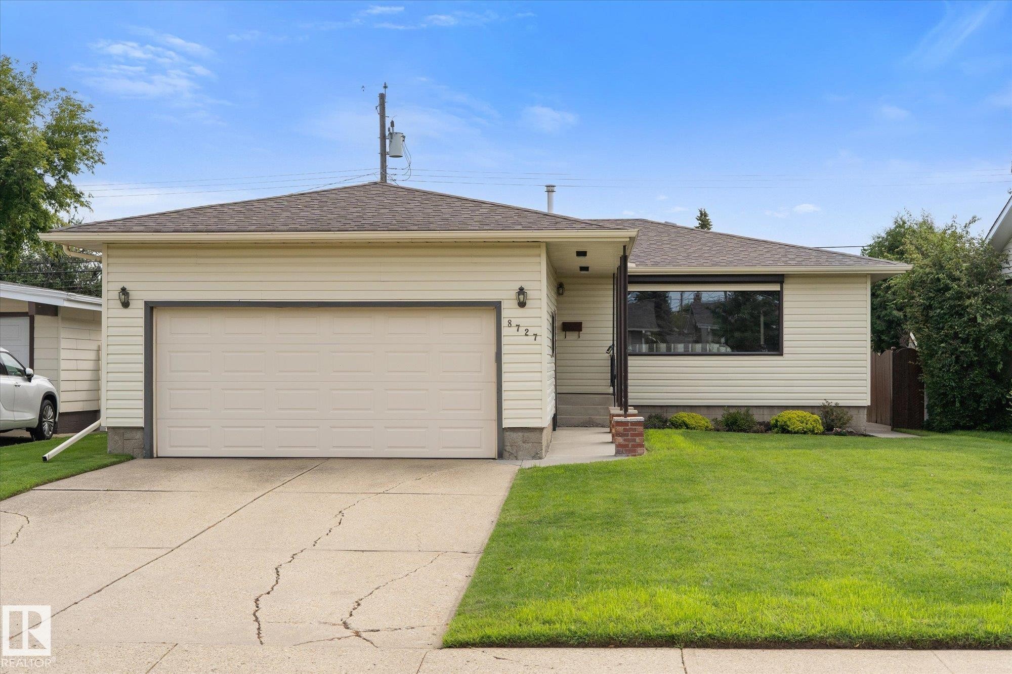 8727 73 Street Nw, Edmonton, AB - Outdoor