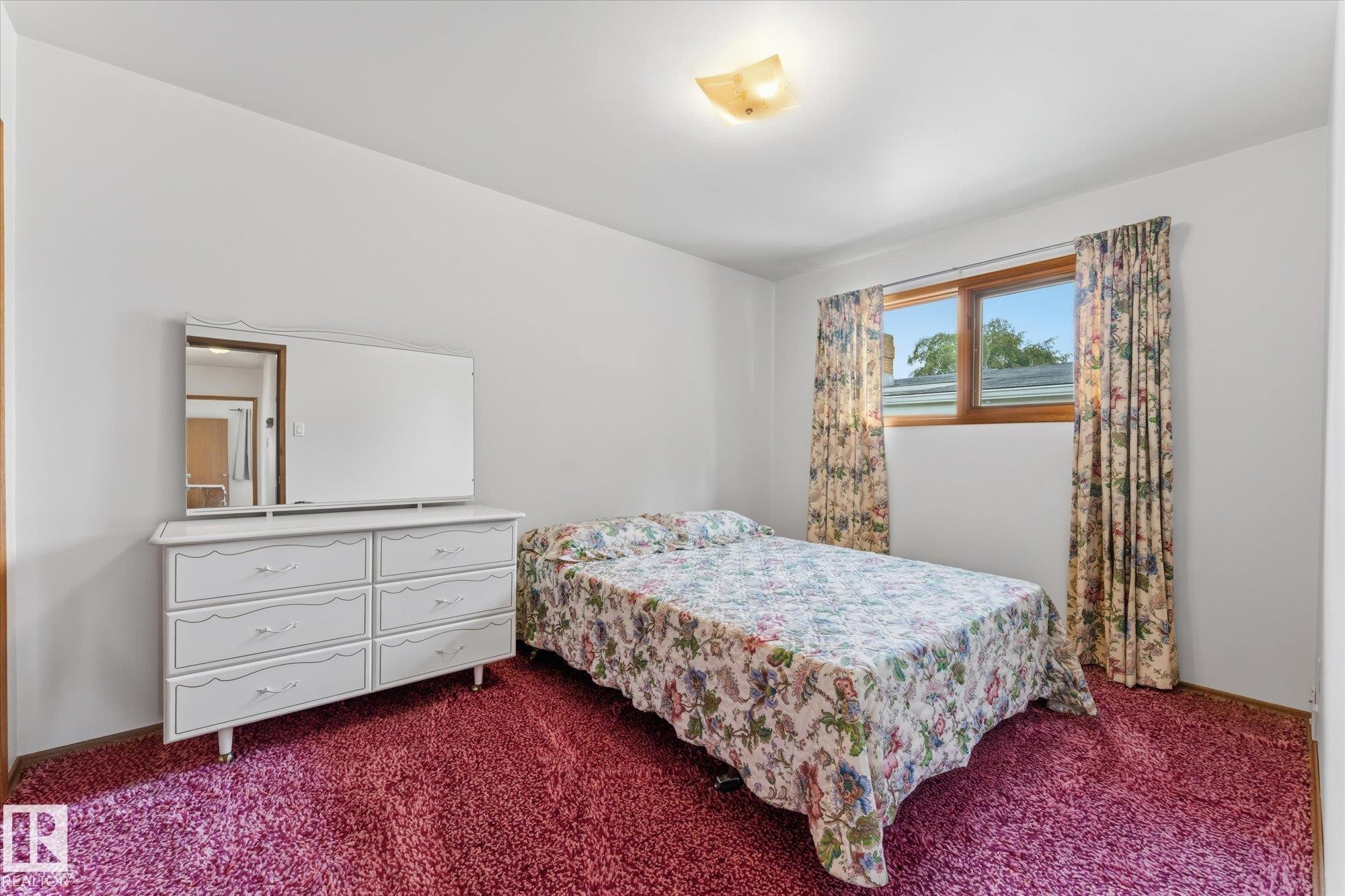 8727 73 Street Nw, Edmonton, AB - Indoor Photo Showing Bedroom