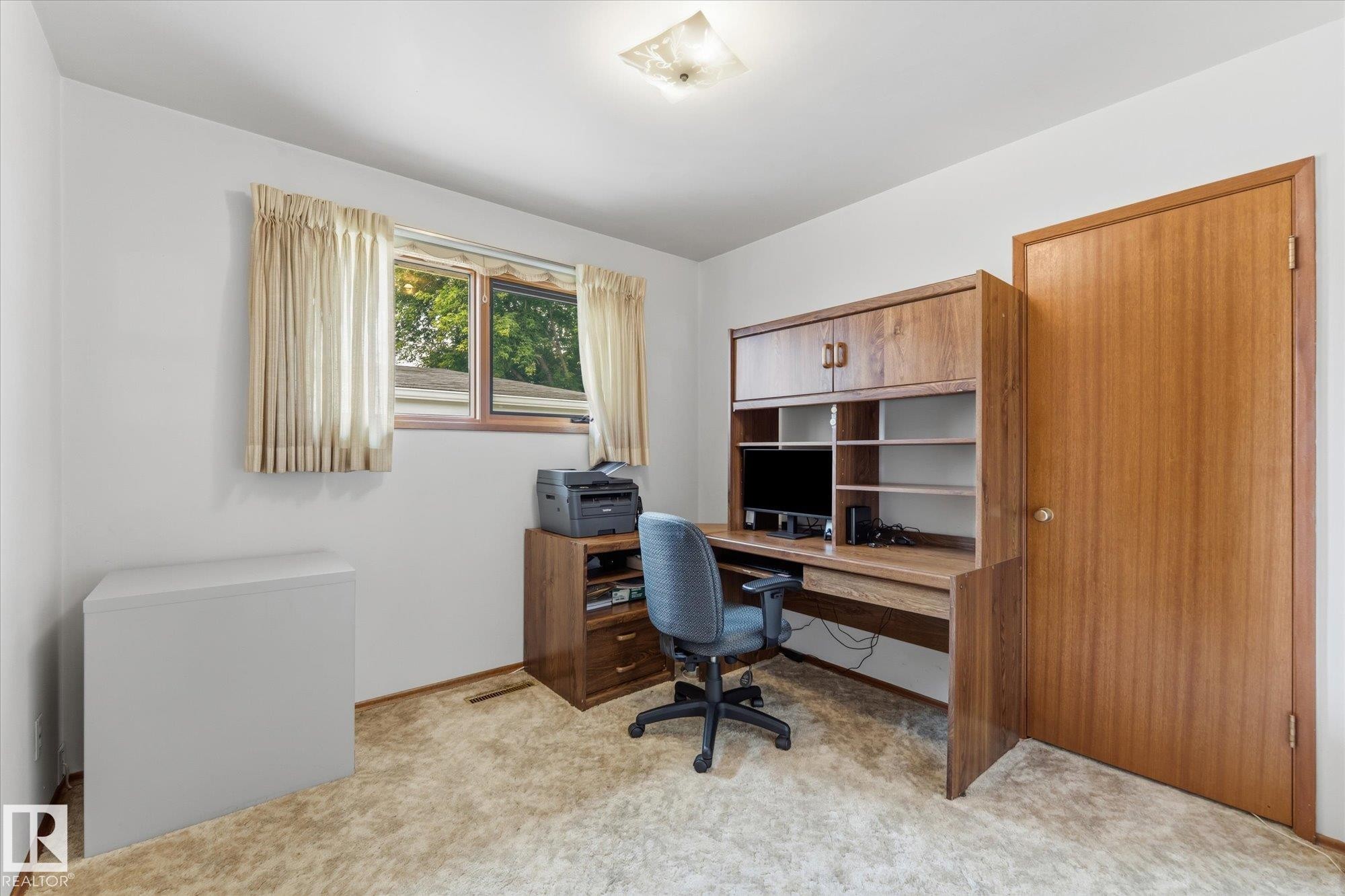 8727 73 Street Nw, Edmonton, AB - Indoor Photo Showing Office