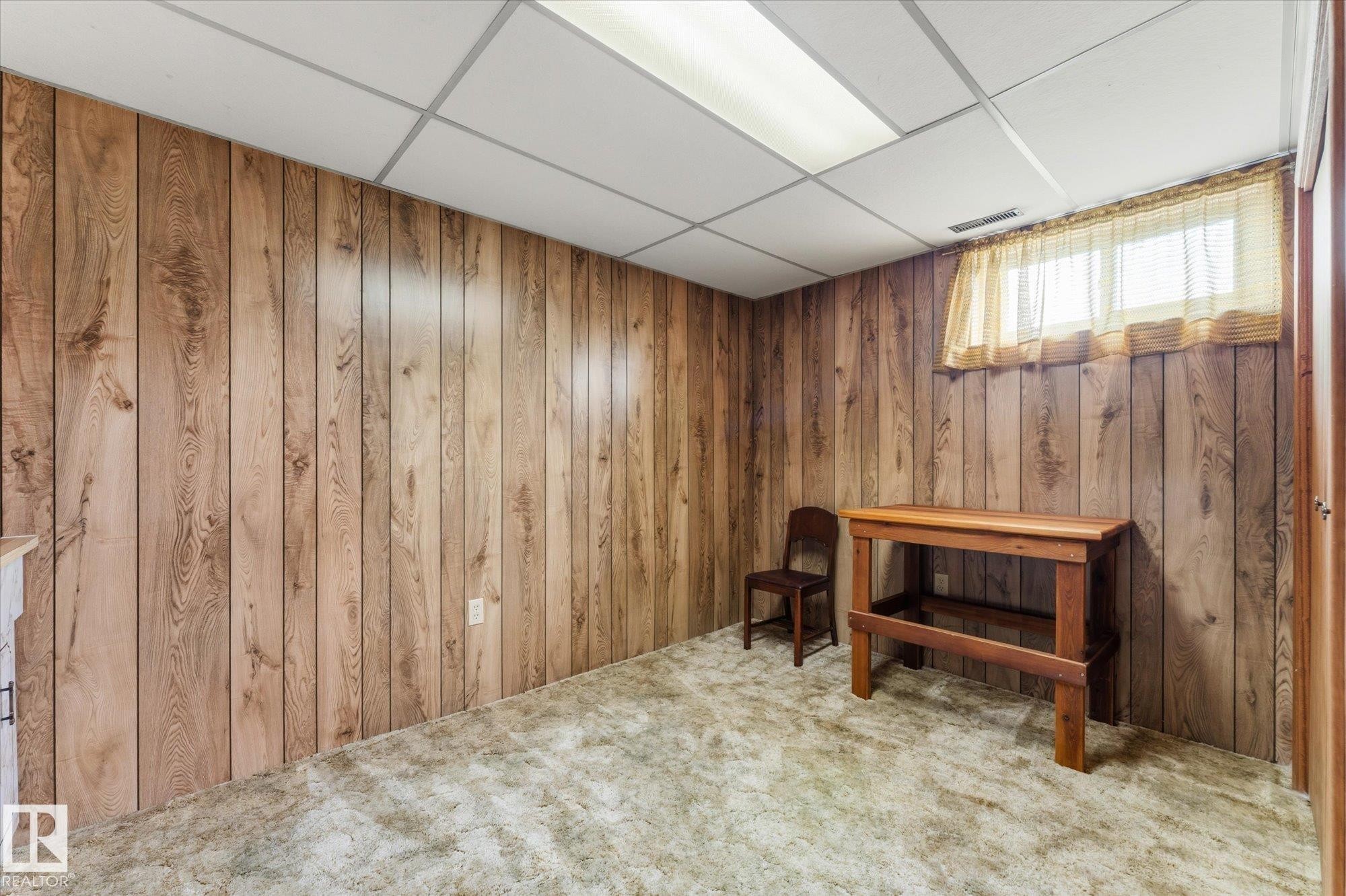 8727 73 Street Nw, Edmonton, AB - Indoor