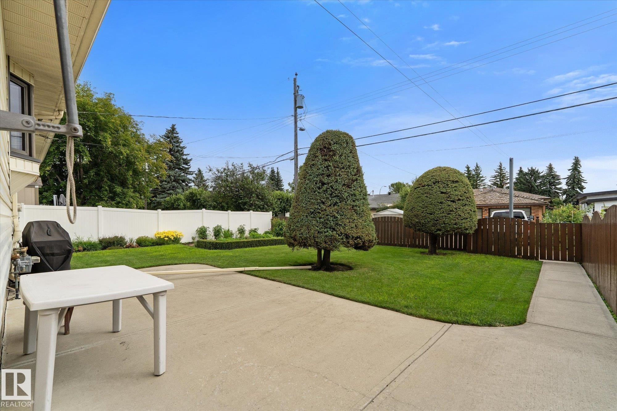 8727 73 Street Nw, Edmonton, AB - Outdoor