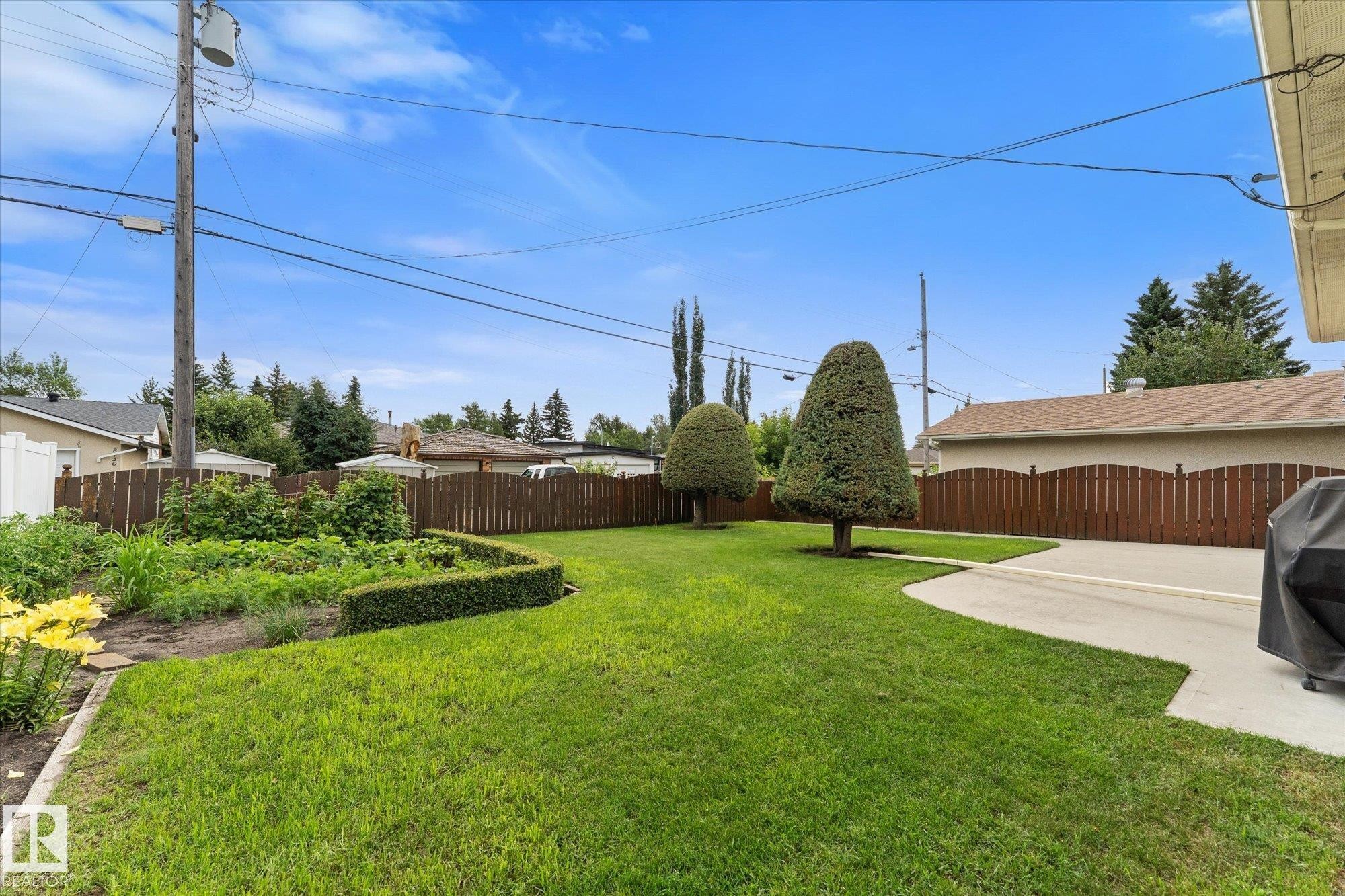 8727 73 Street Nw, Edmonton, AB - Outdoor