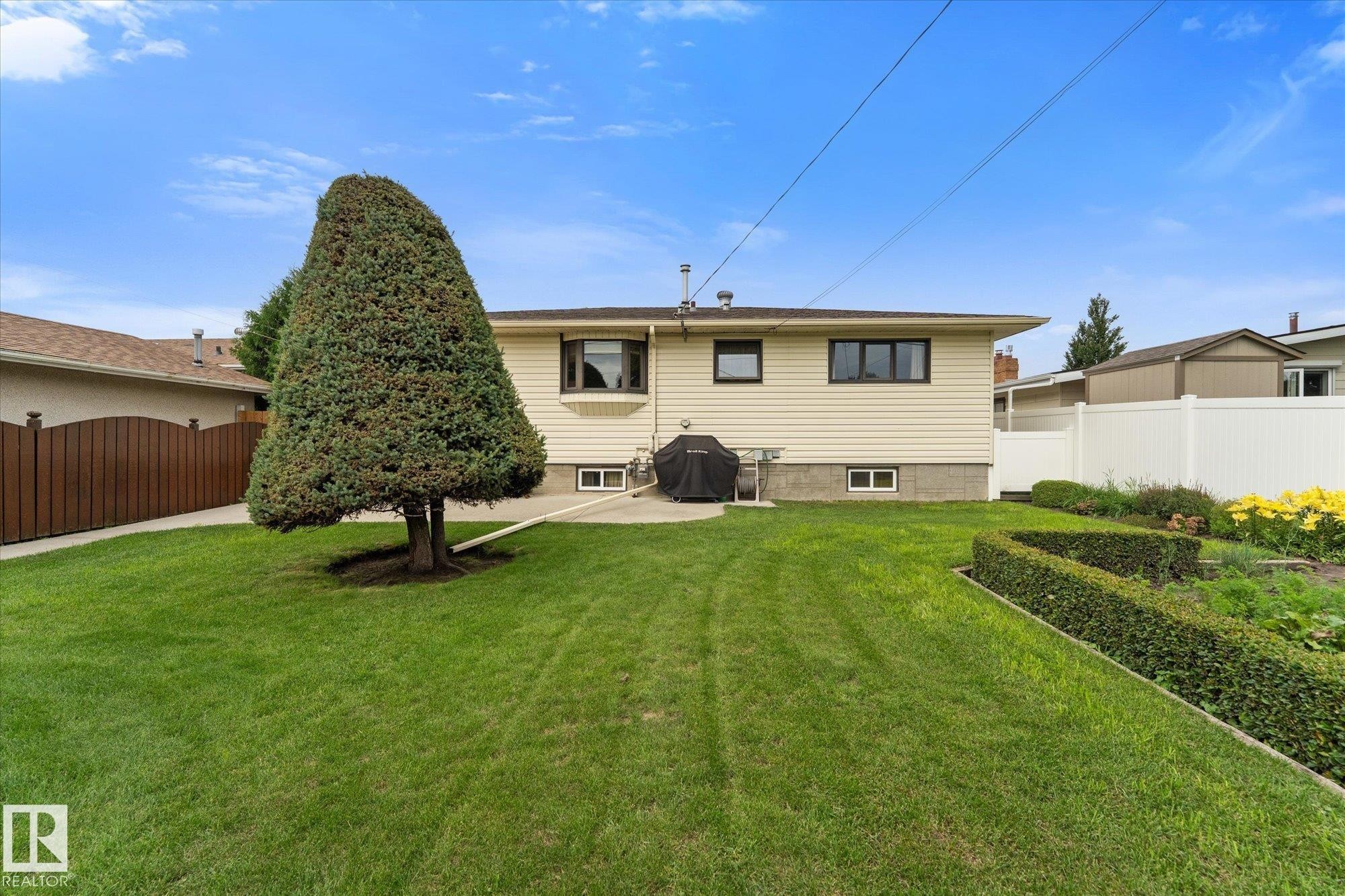 8727 73 Street Nw, Edmonton, AB - Outdoor