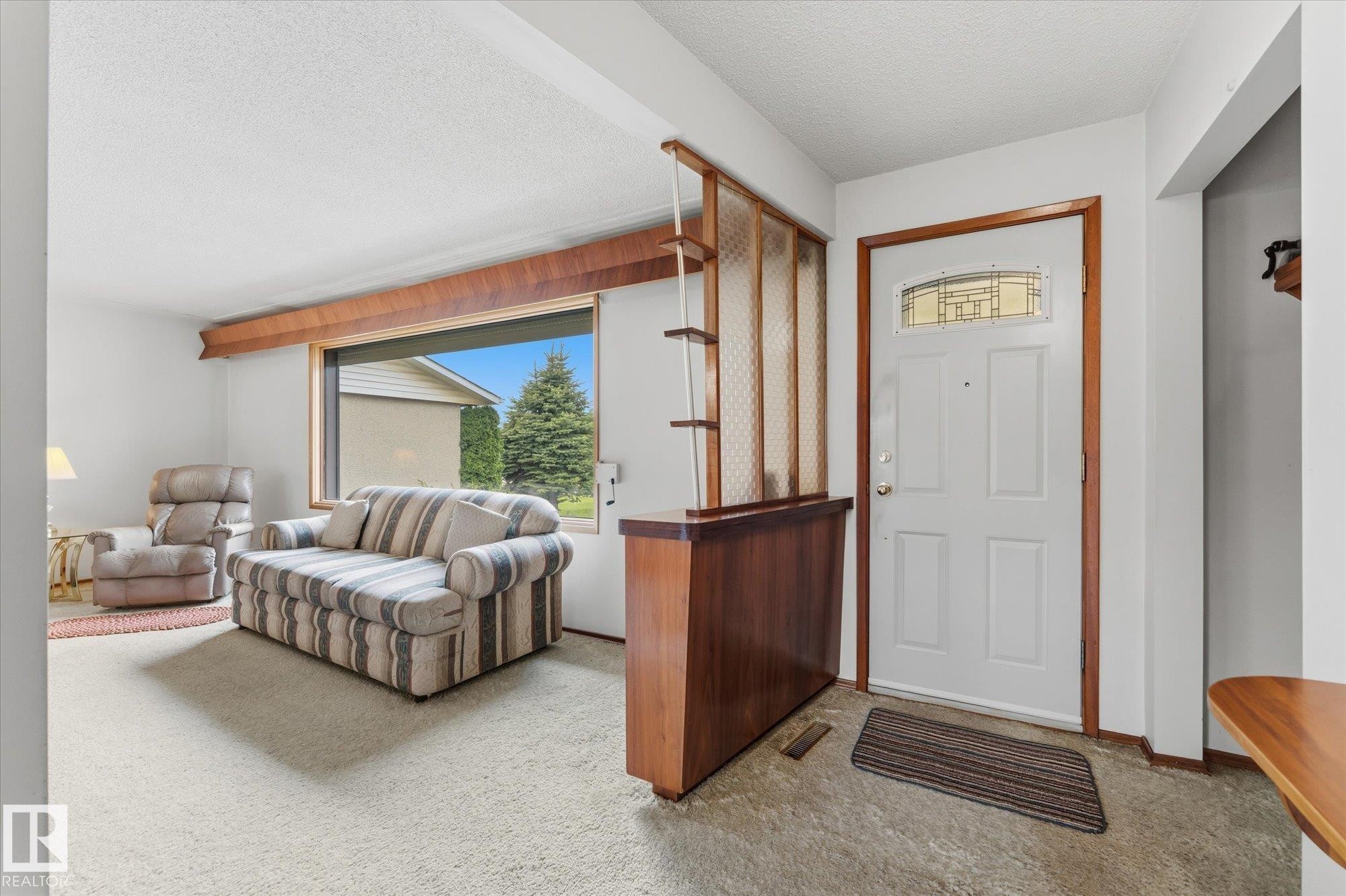 8727 73 Street Nw, Edmonton, AB - Indoor