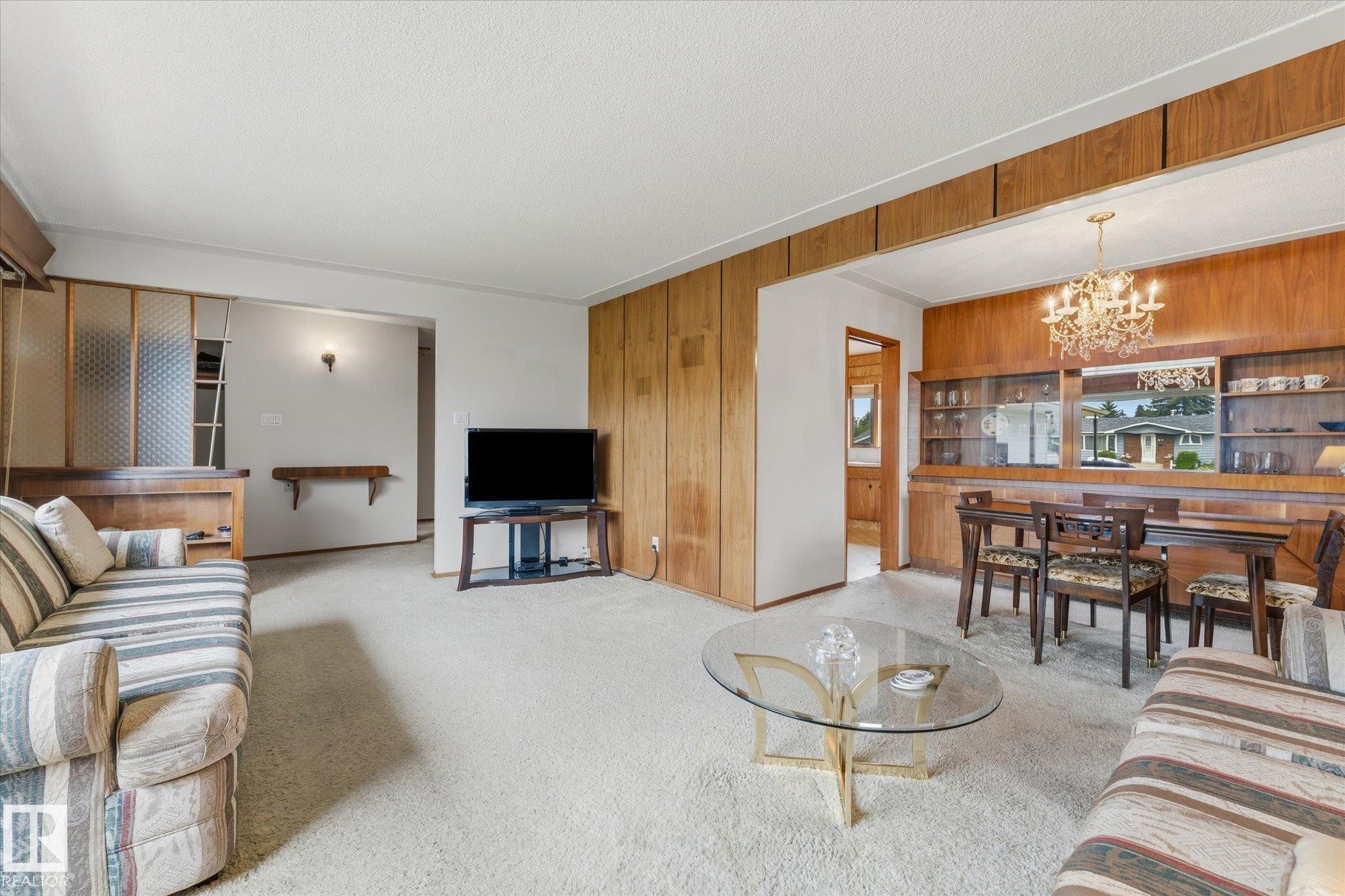 8727 73 Street Nw, Edmonton, AB - Indoor Photo Showing Living Room