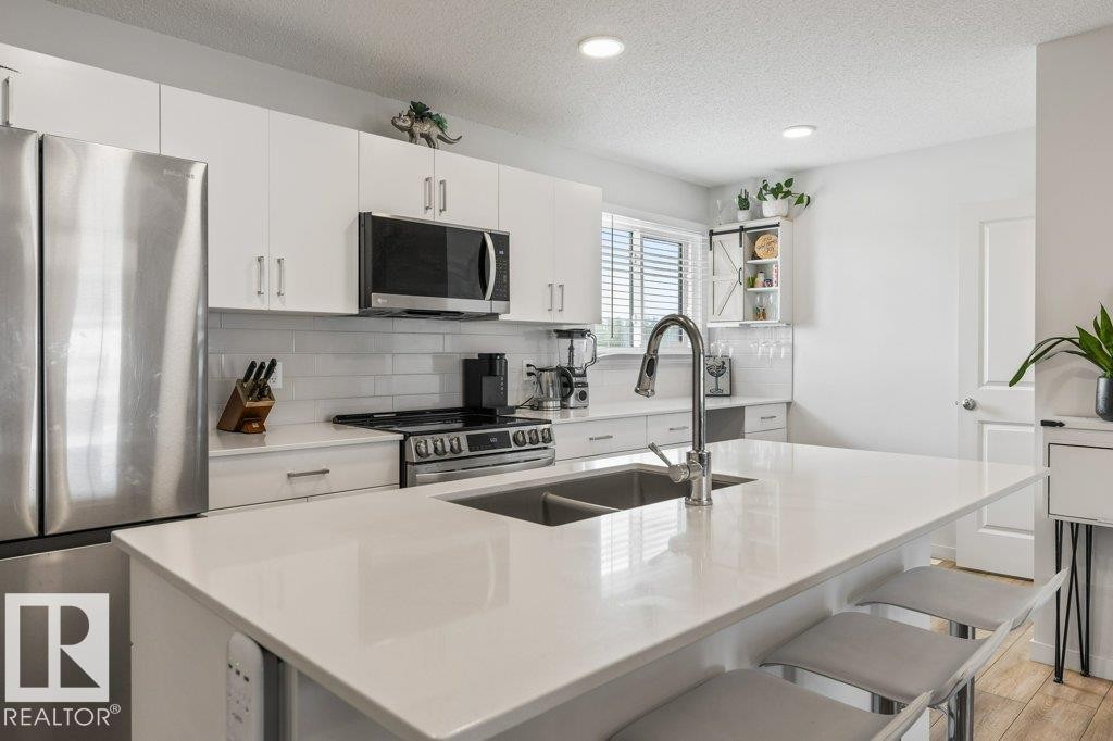 24 Jensen Gate, St. Albert, AB - Indoor Photo Showing Kitchen With Double Sink With Upgraded Kitchen