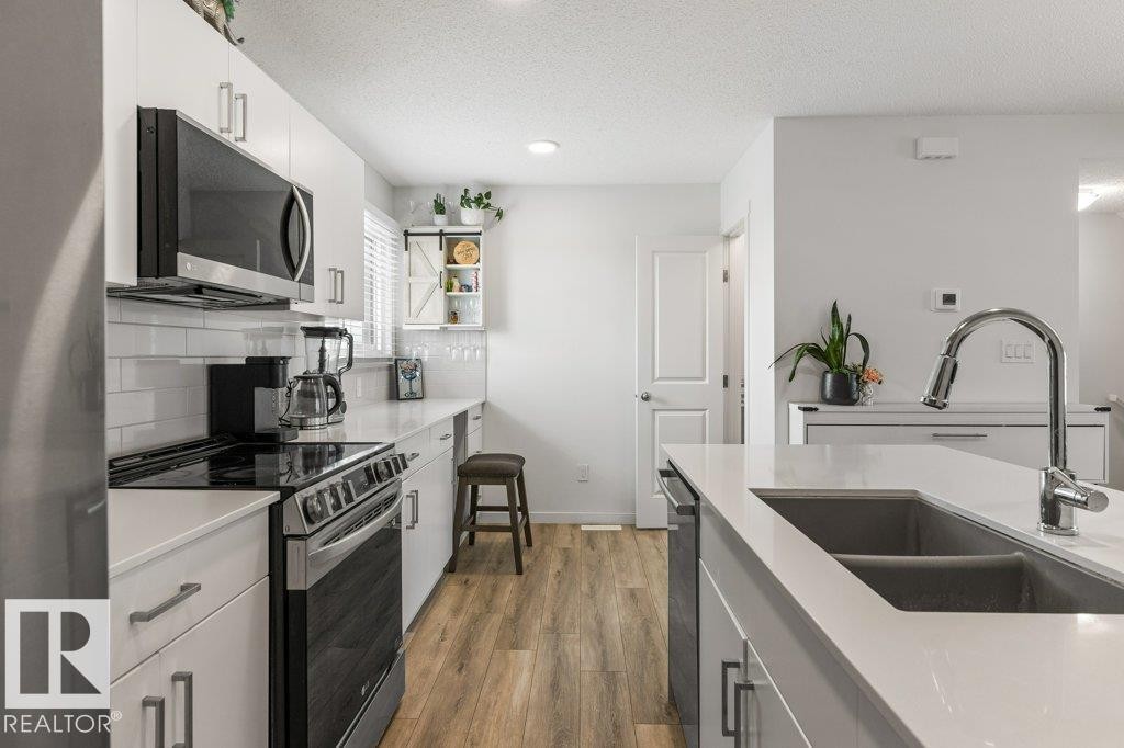 24 Jensen Gate, St. Albert, AB - Indoor Photo Showing Kitchen With Double Sink