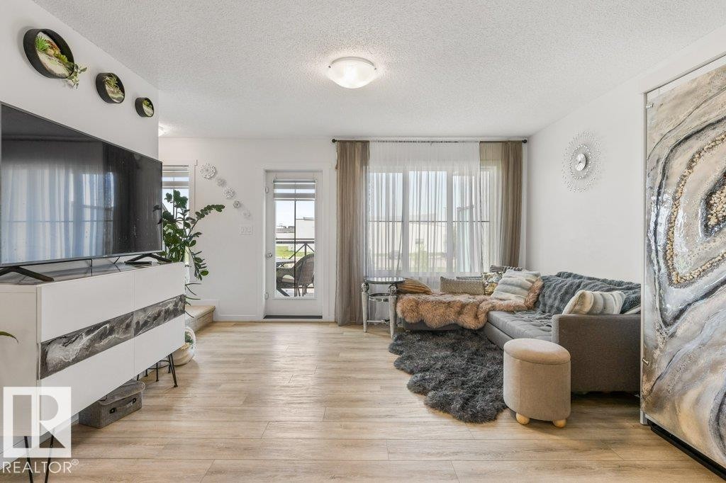 24 Jensen Gate, St. Albert, AB - Indoor Photo Showing Living Room