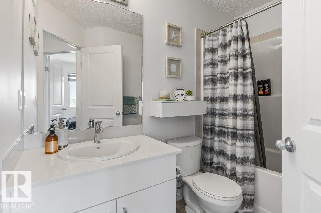 24 Jensen Gate, St. Albert, AB - Indoor Photo Showing Bathroom
