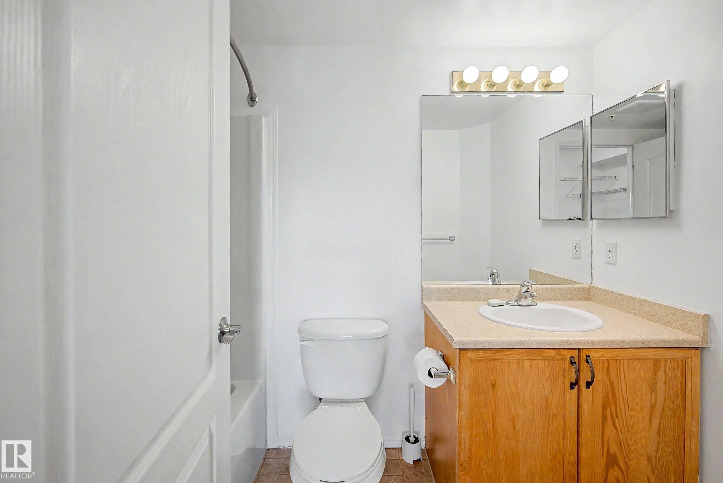 #203 8119 112 Av Nw, Edmonton, AB - Indoor Photo Showing Bathroom