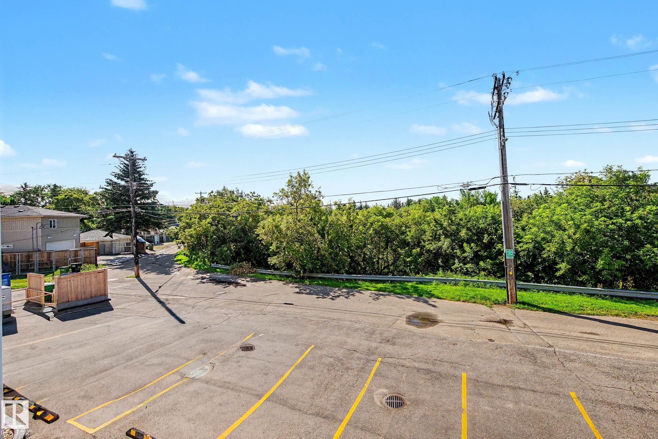 #203 8119 112 Av Nw, Edmonton, AB - Outdoor