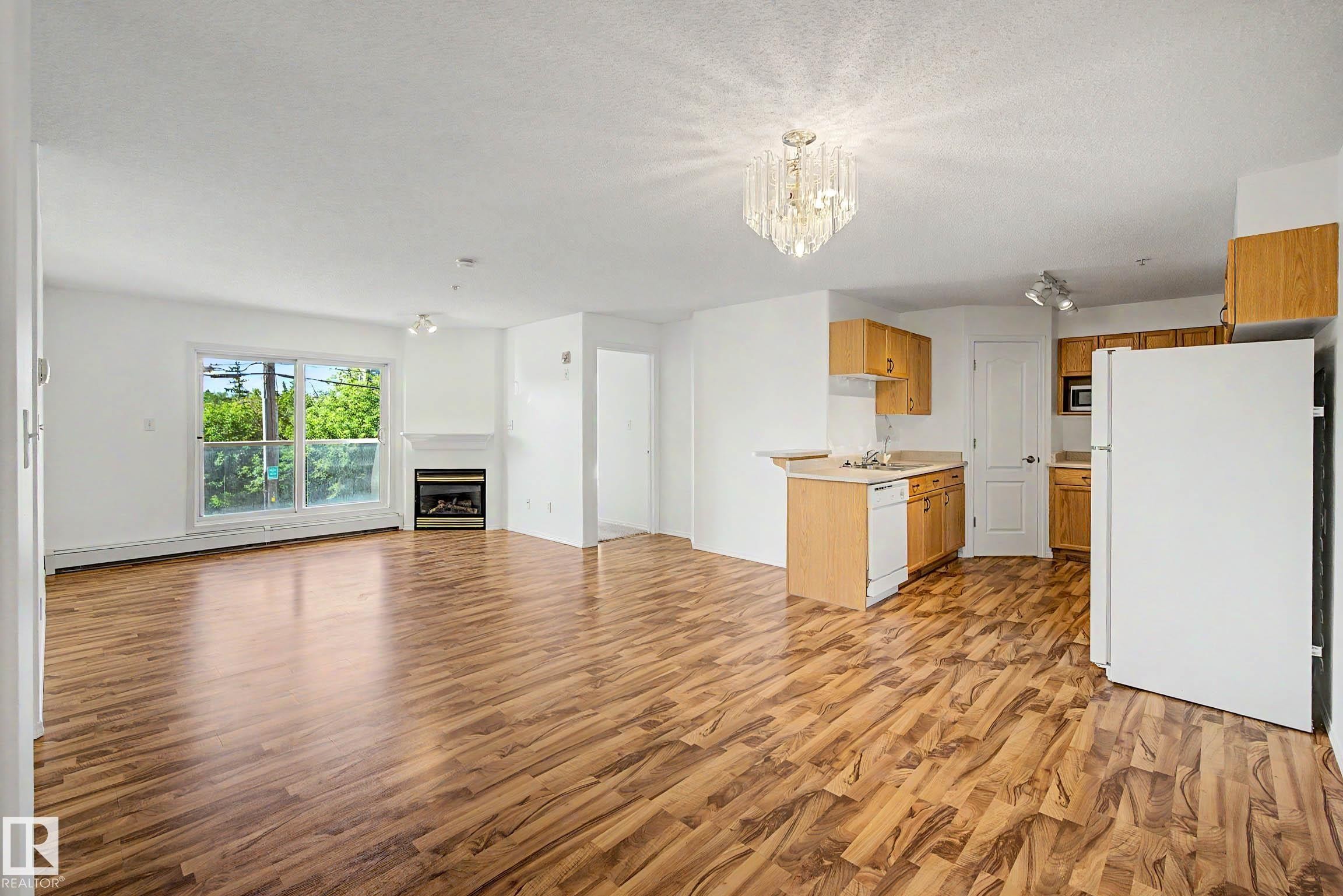 #203 8119 112 Av Nw, Edmonton, AB - Indoor