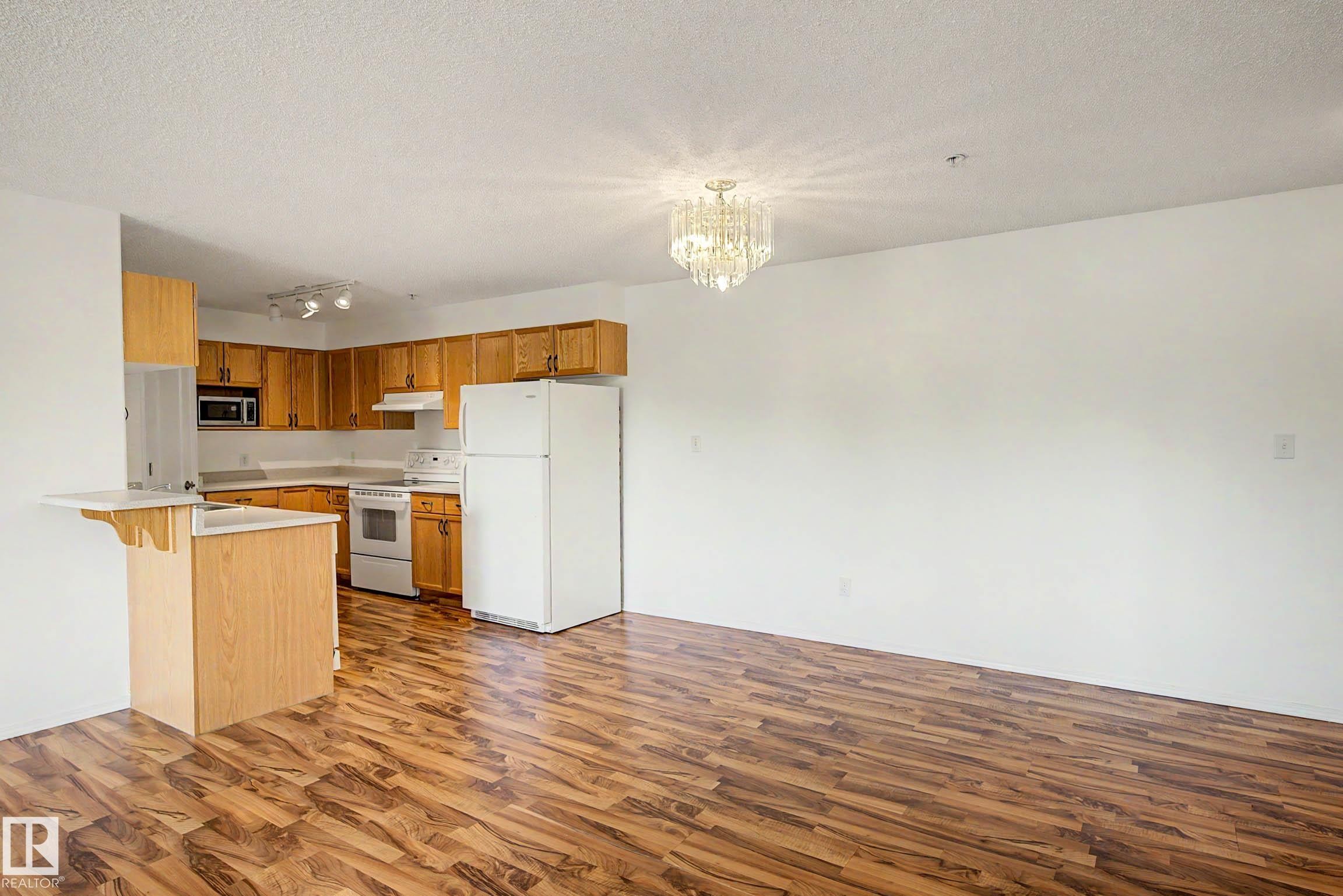 #203 8119 112 Av Nw, Edmonton, AB - Indoor Photo Showing Kitchen