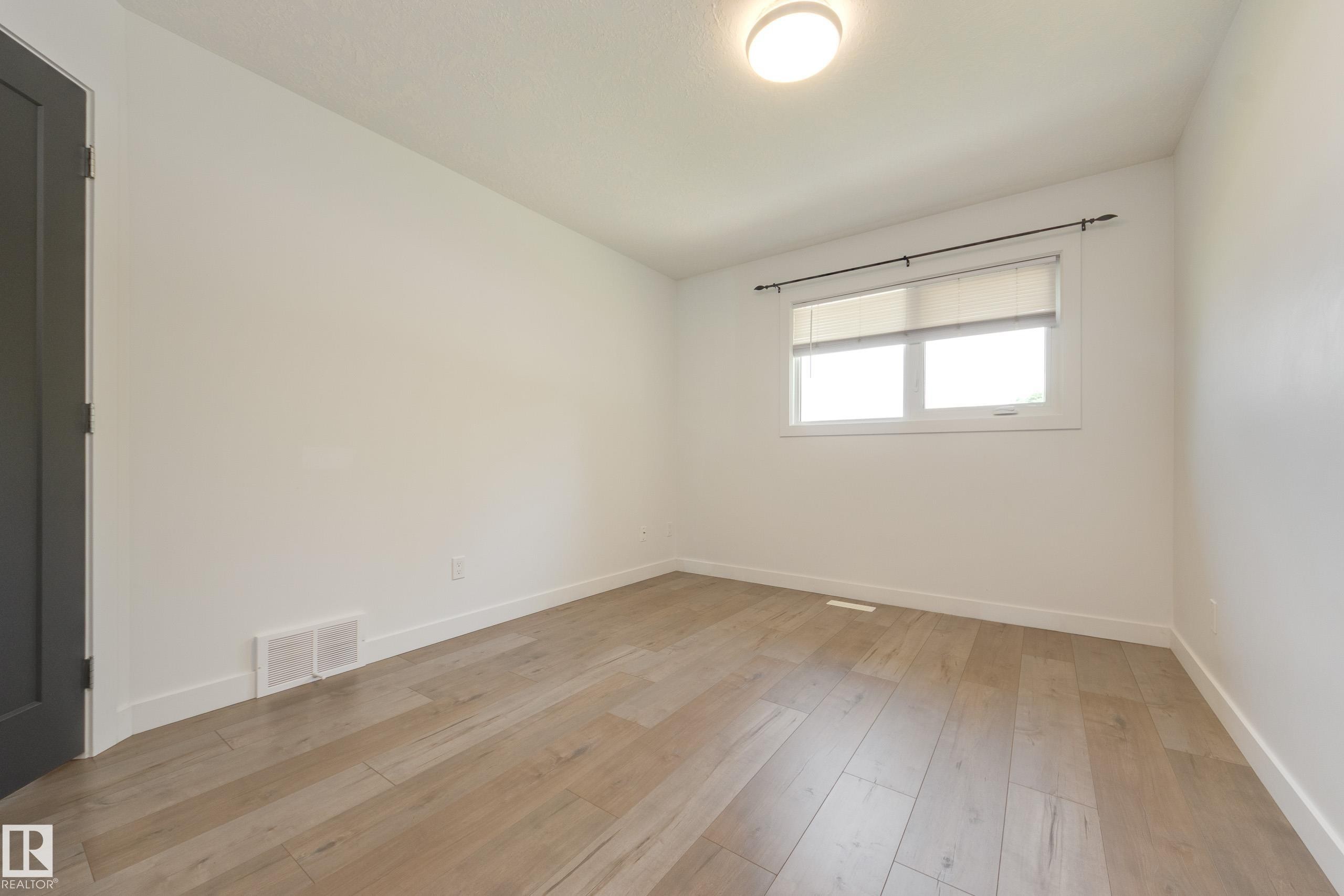 13112 90 Street Nw, Edmonton, AB - Indoor Photo Showing Other Room
