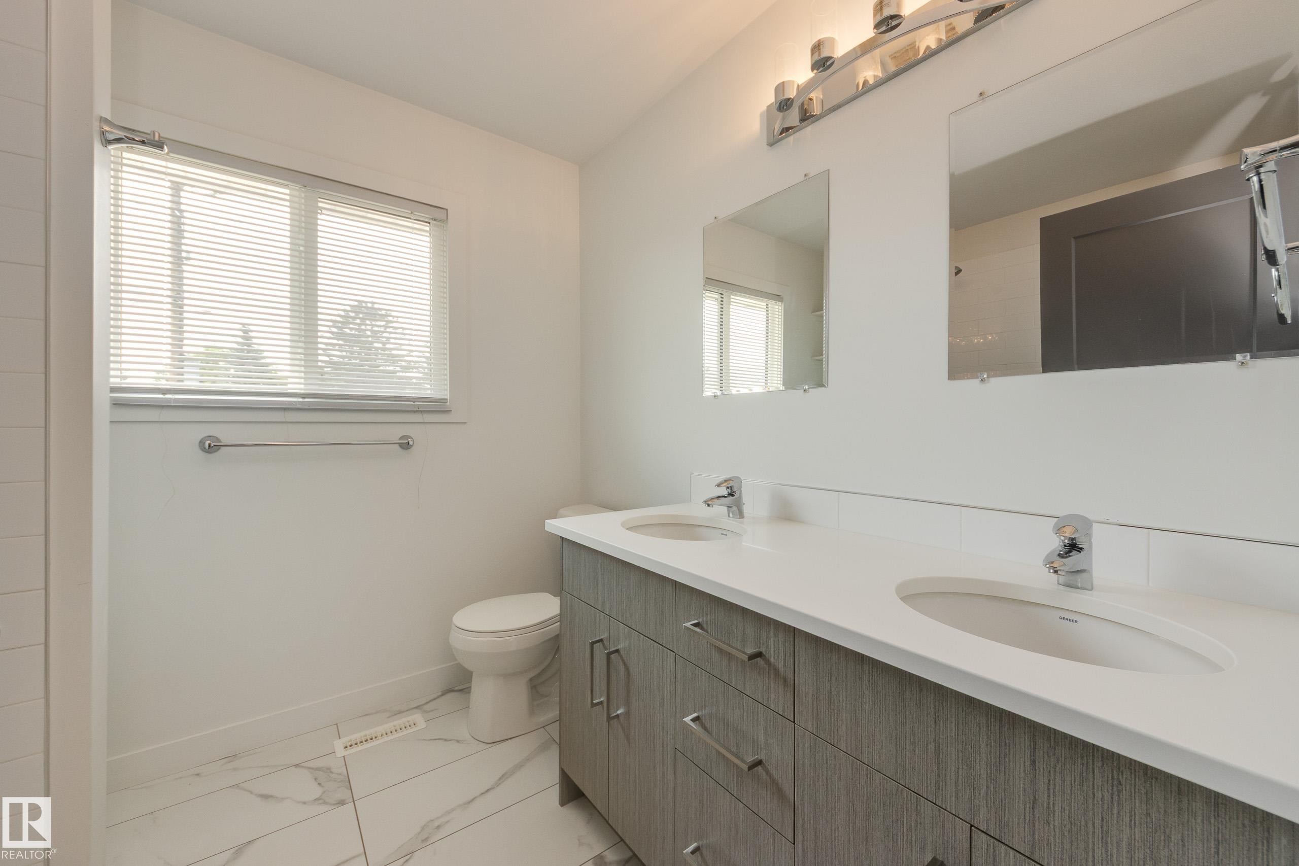 13112 90 Street Nw, Edmonton, AB - Indoor Photo Showing Bathroom