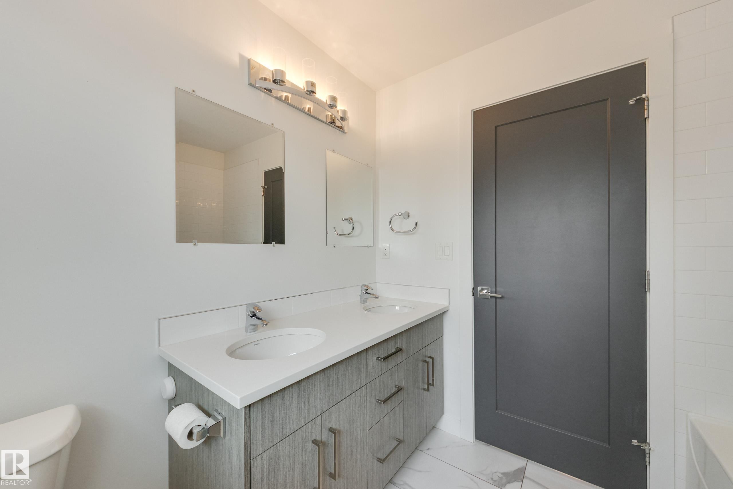 13112 90 Street Nw, Edmonton, AB - Indoor Photo Showing Bathroom