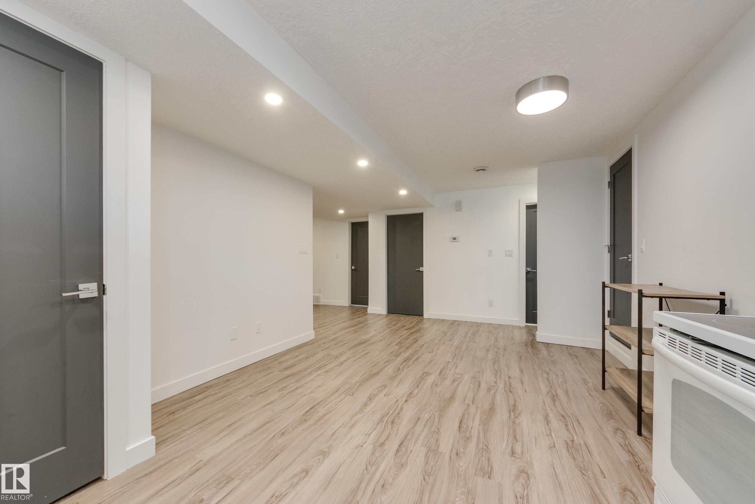 13112 90 Street Nw, Edmonton, AB - Indoor