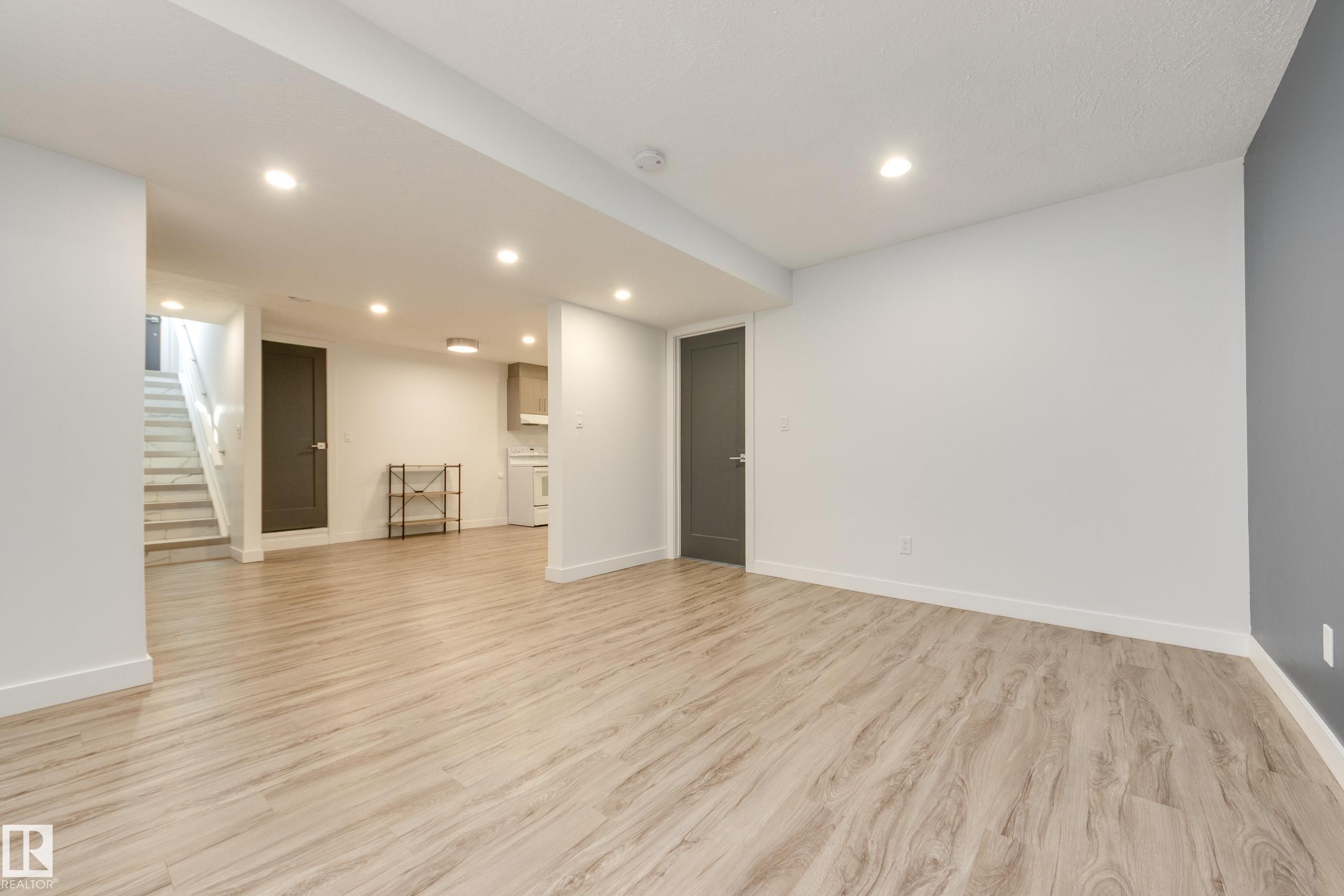 13112 90 Street Nw, Edmonton, AB - Indoor Photo Showing Other Room