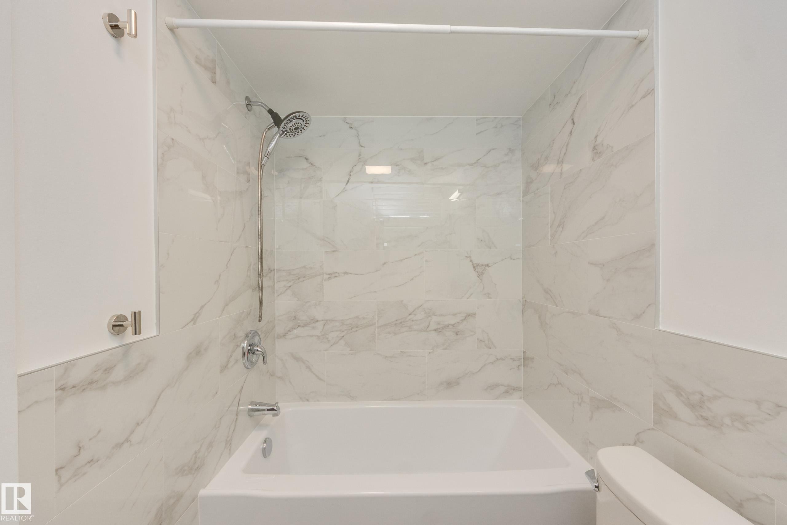 13112 90 Street Nw, Edmonton, AB - Indoor Photo Showing Bathroom