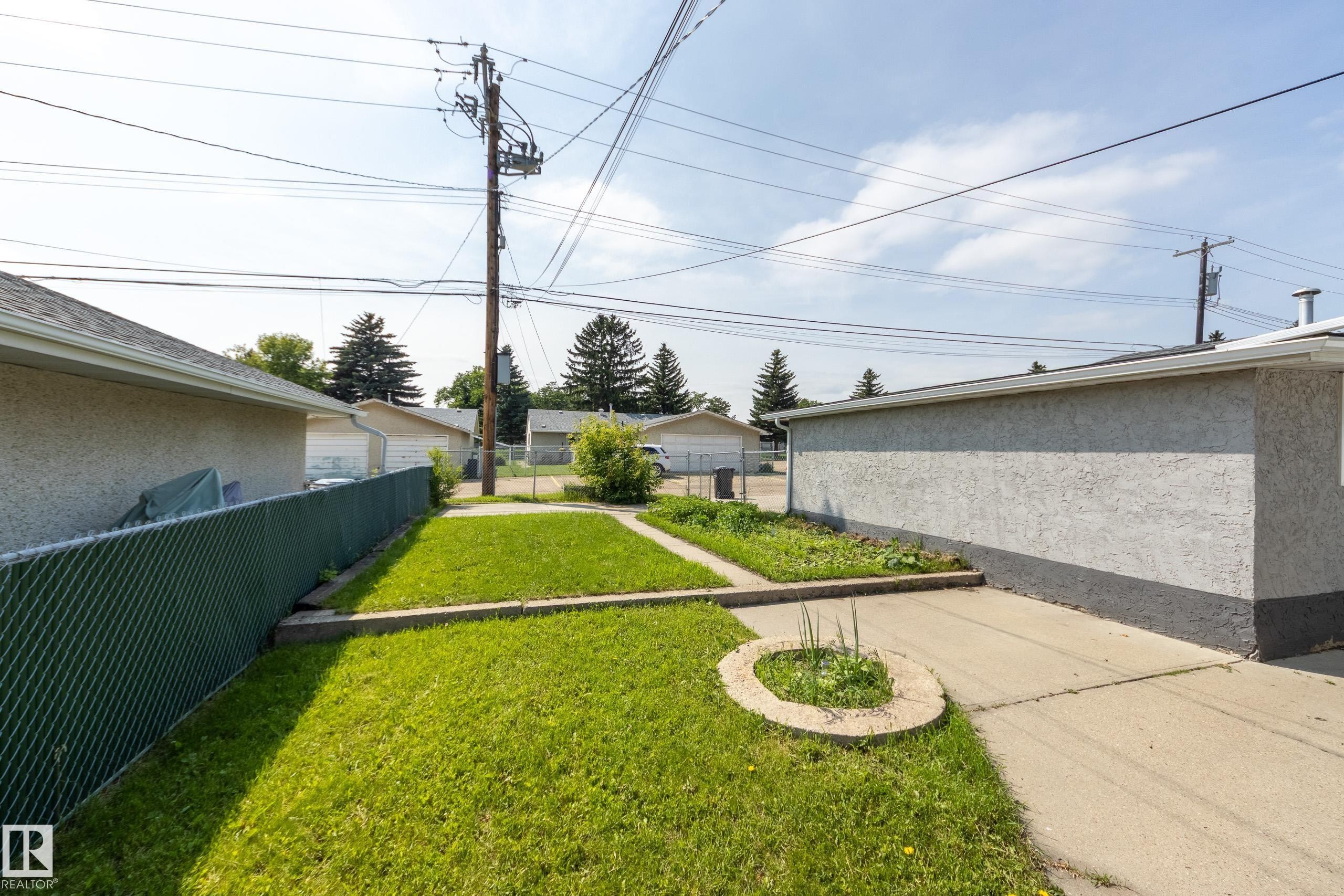 13112 90 Street Nw, Edmonton, AB - Outdoor