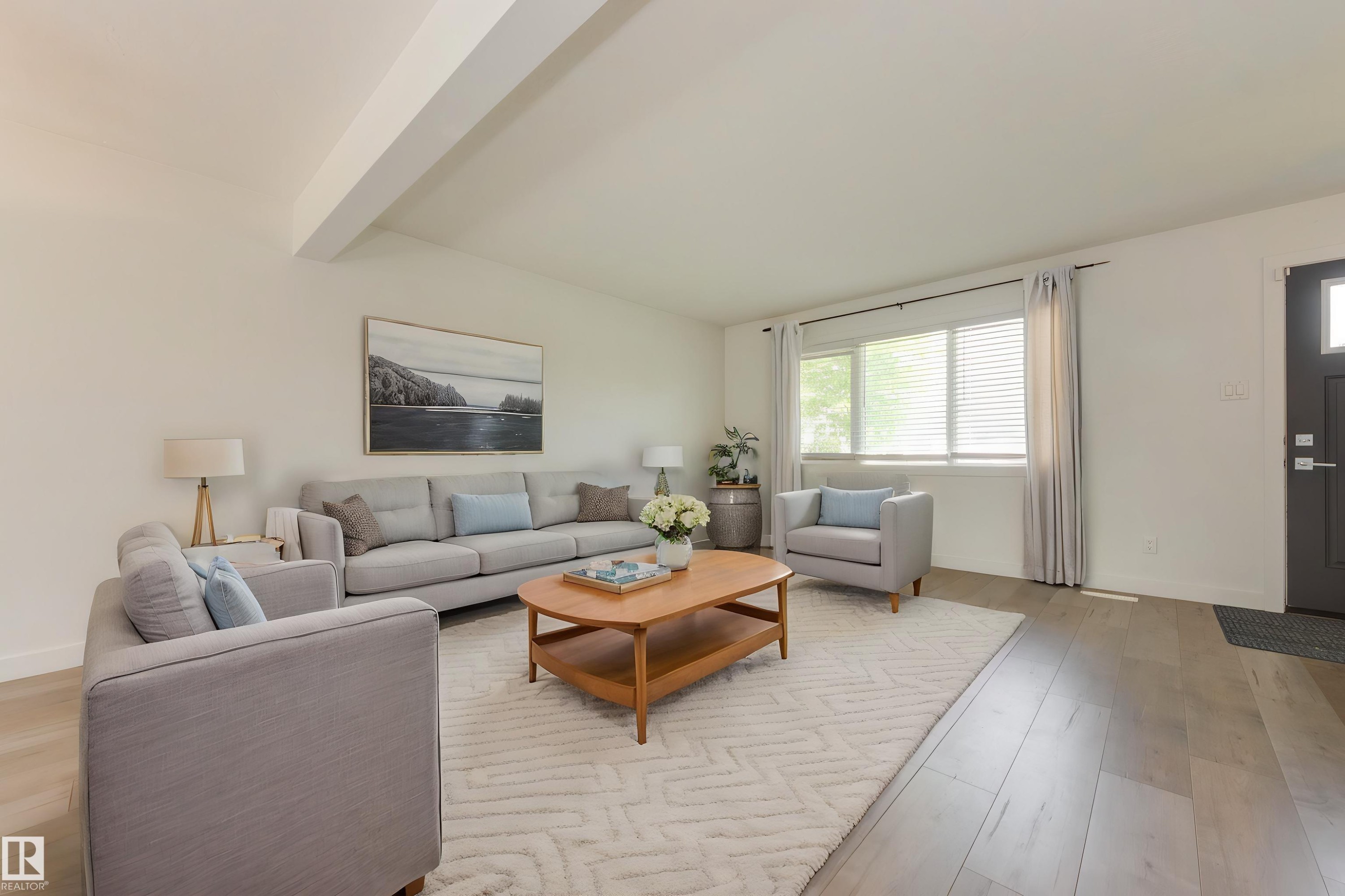 13112 90 Street Nw, Edmonton, AB - Indoor Photo Showing Living Room