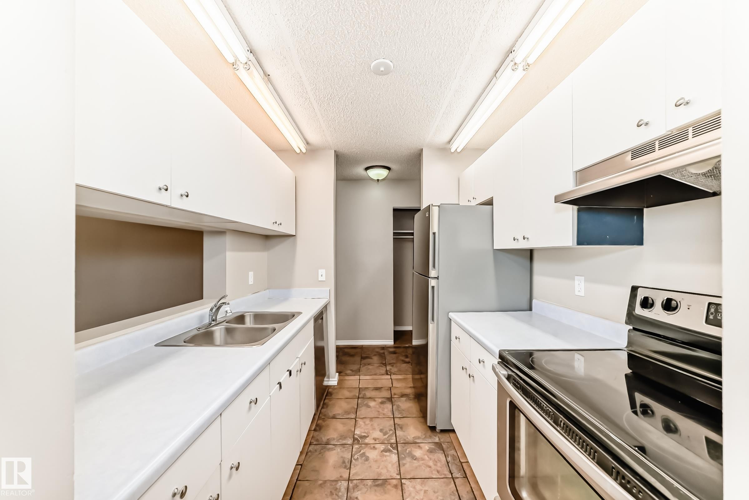 2508 50 Street Nw, Edmonton, AB - Indoor Photo Showing Kitchen With Stainless Steel Kitchen With Double Sink