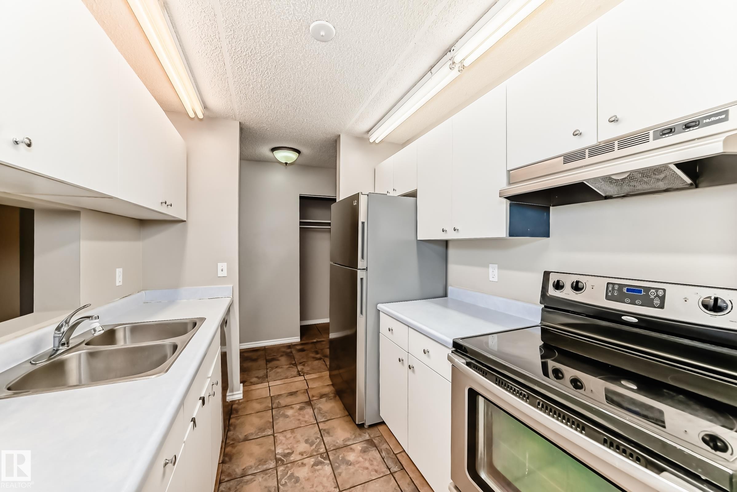 2508 50 Street Nw, Edmonton, AB - Indoor Photo Showing Kitchen With Stainless Steel Kitchen With Double Sink