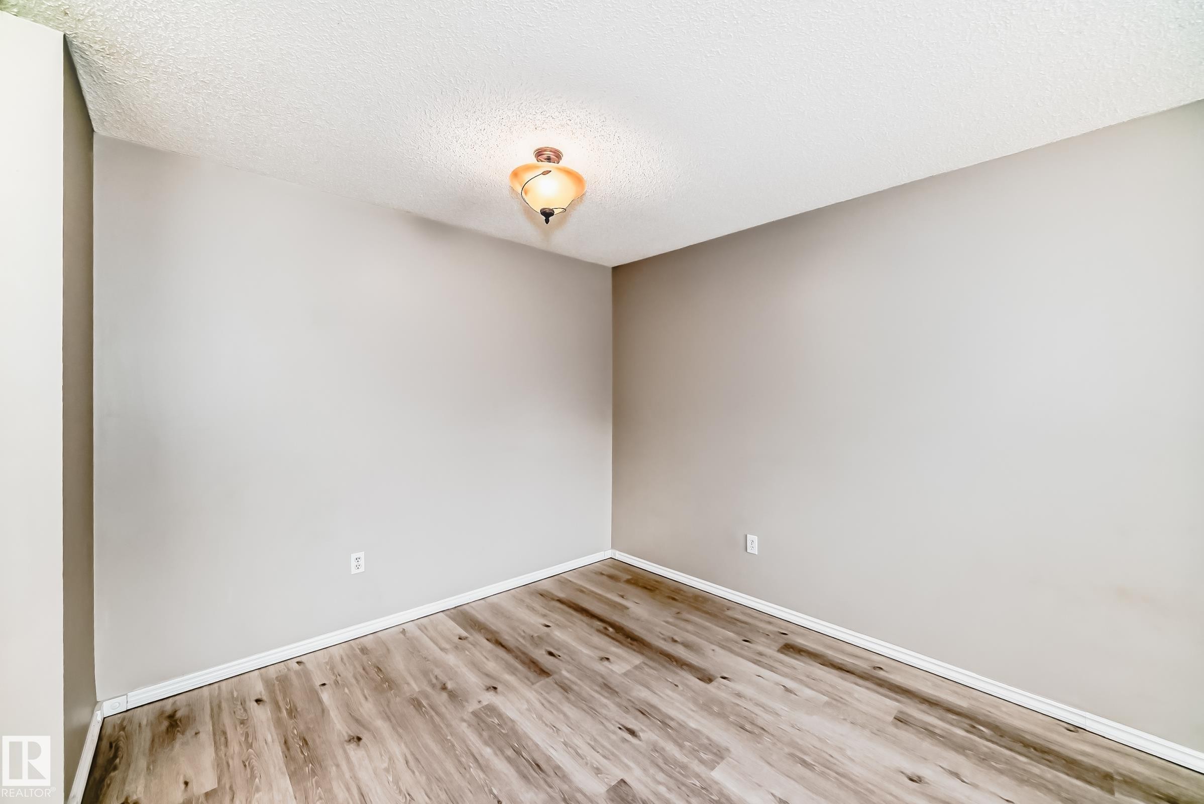 2508 50 Street Nw, Edmonton, AB - Indoor Photo Showing Other Room