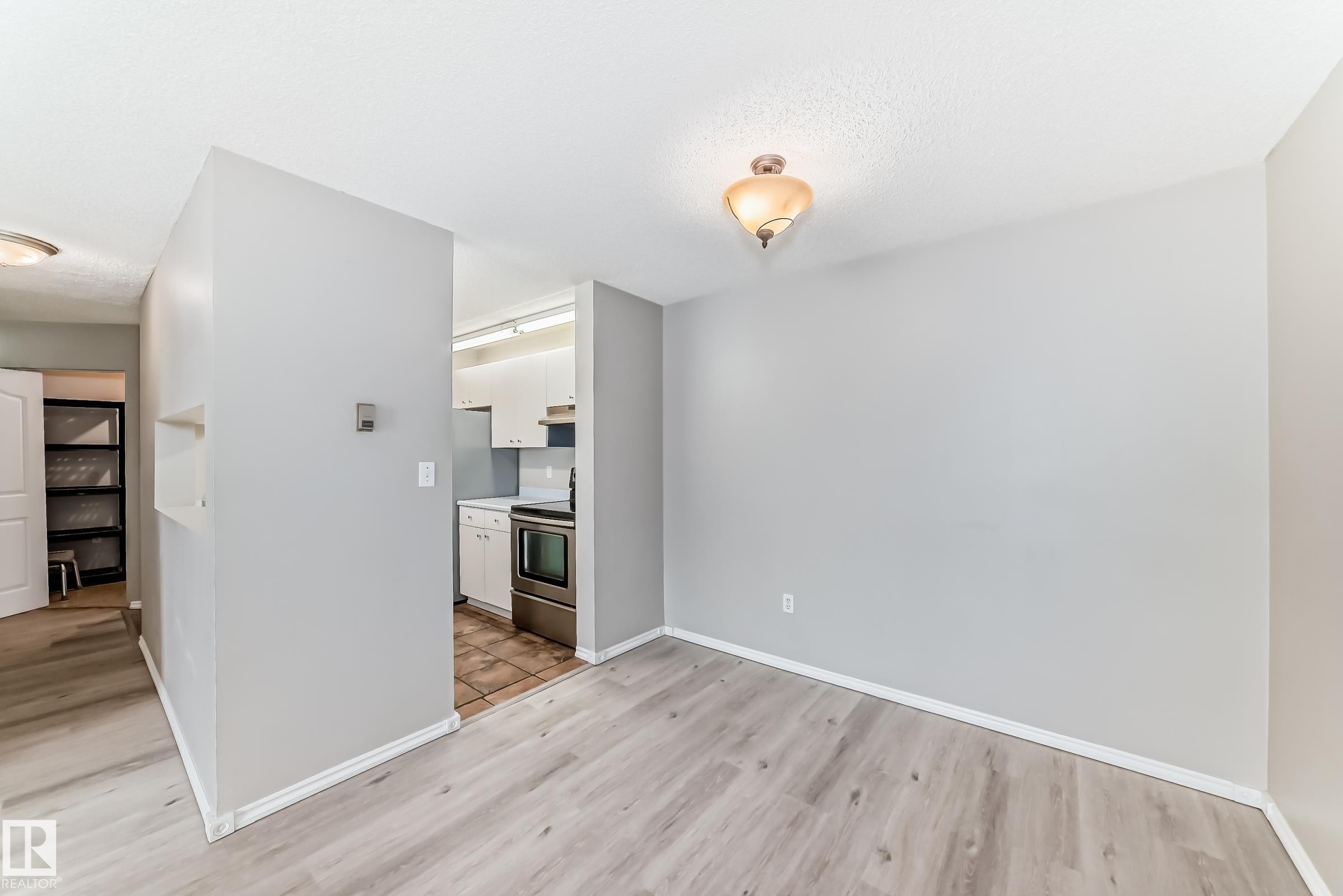 2508 50 Street Nw, Edmonton, AB - Indoor