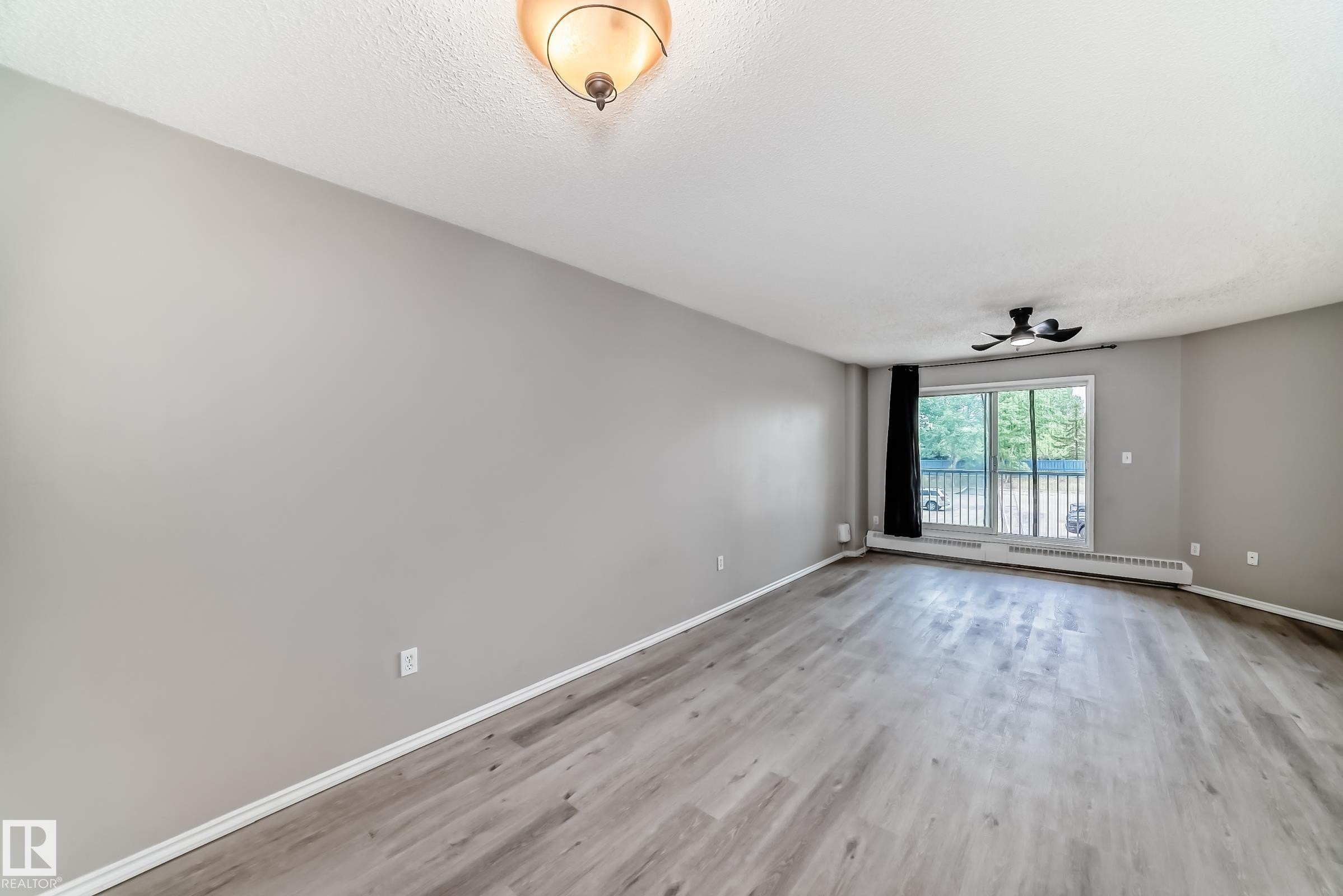 2508 50 Street Nw, Edmonton, AB - Indoor Photo Showing Other Room