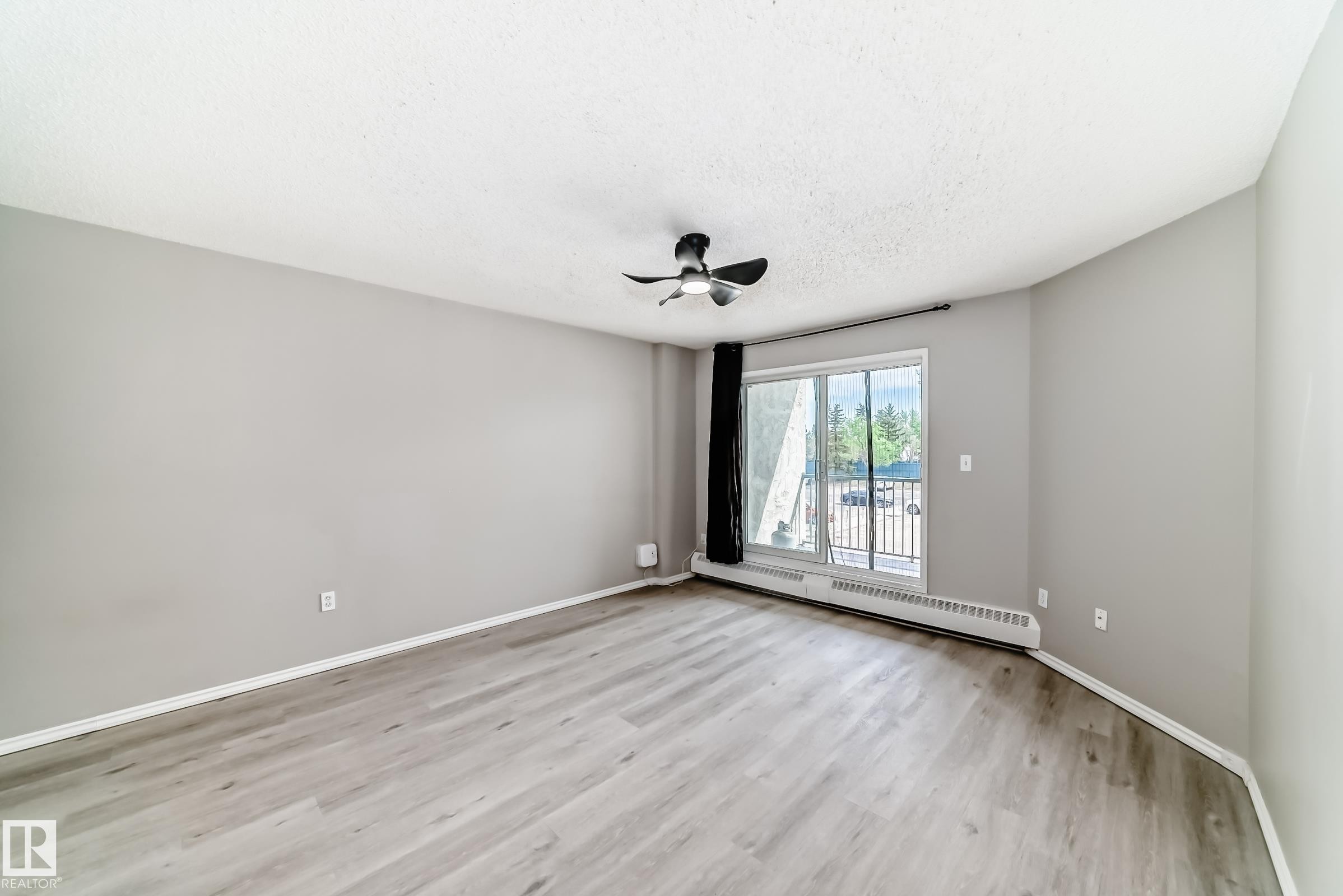 2508 50 Street Nw, Edmonton, AB - Indoor Photo Showing Other Room